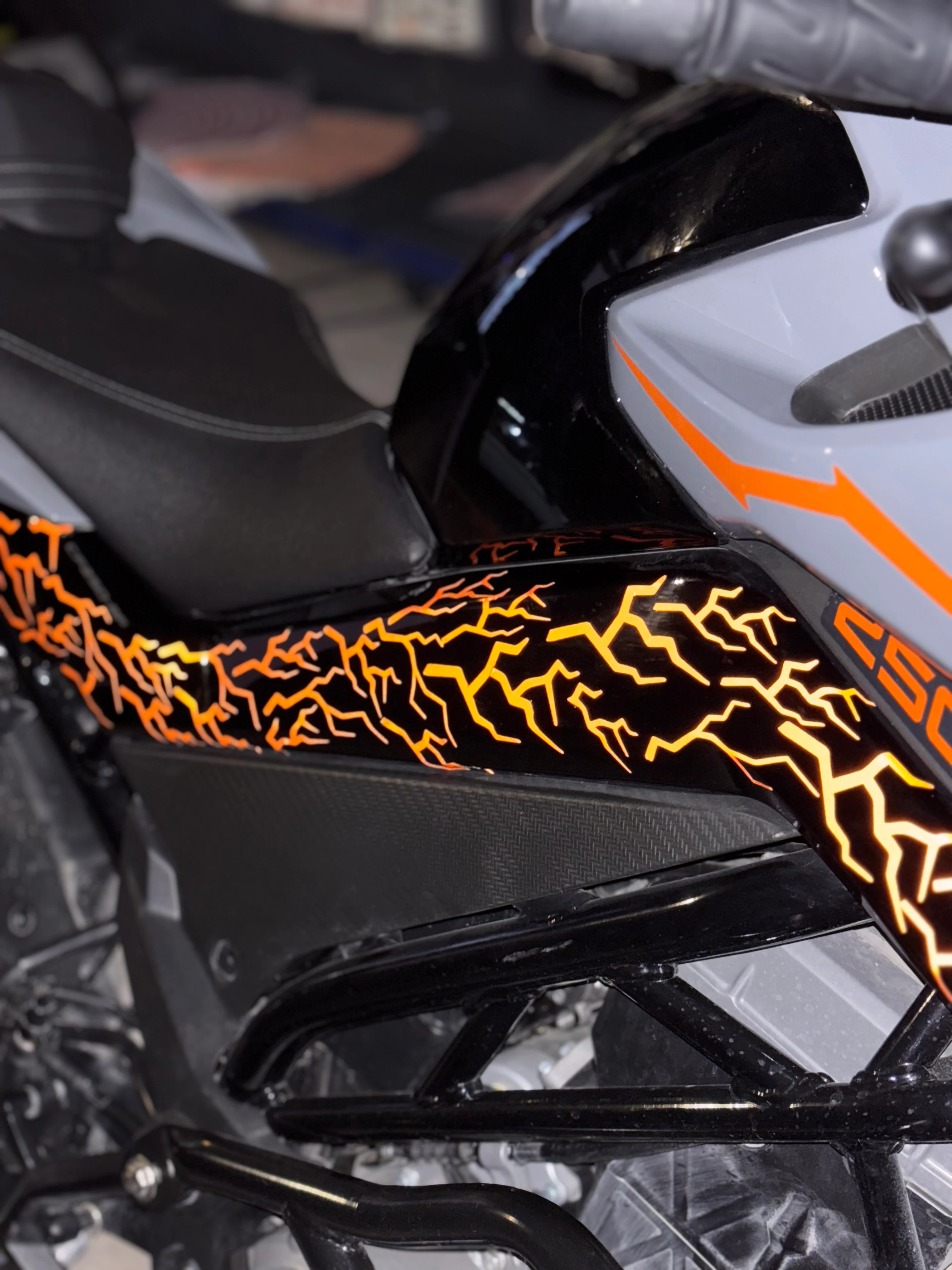 Motosiklet ve Kask için Reflektörlü Turuncu Şimşek Sticker Seti (32 Parça)