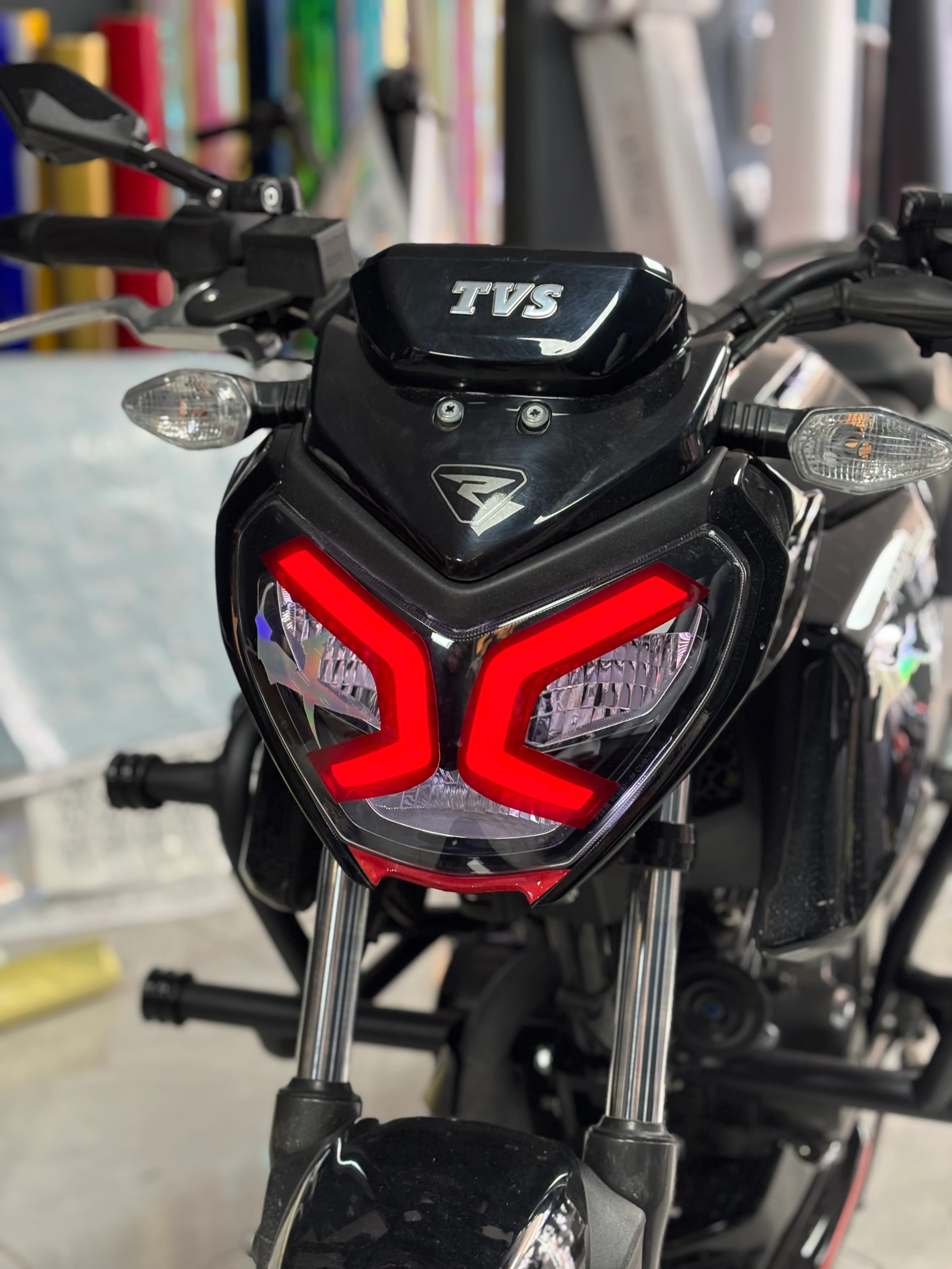 TVS Raider için Renkli Far Filmi Sticker Etiket 