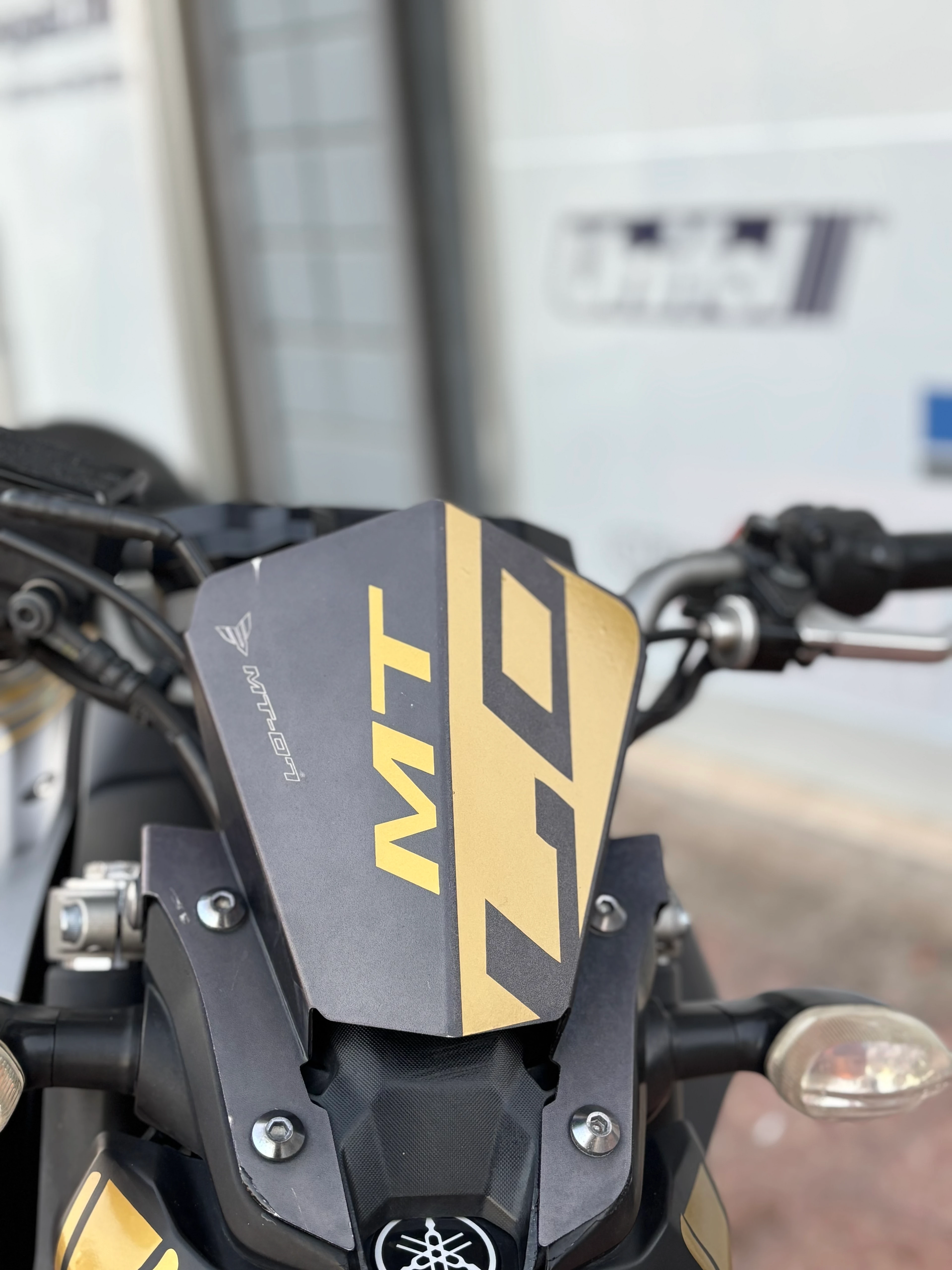 Yamaha MT-07 için Gold Renk Kafa Sticker Etiket 