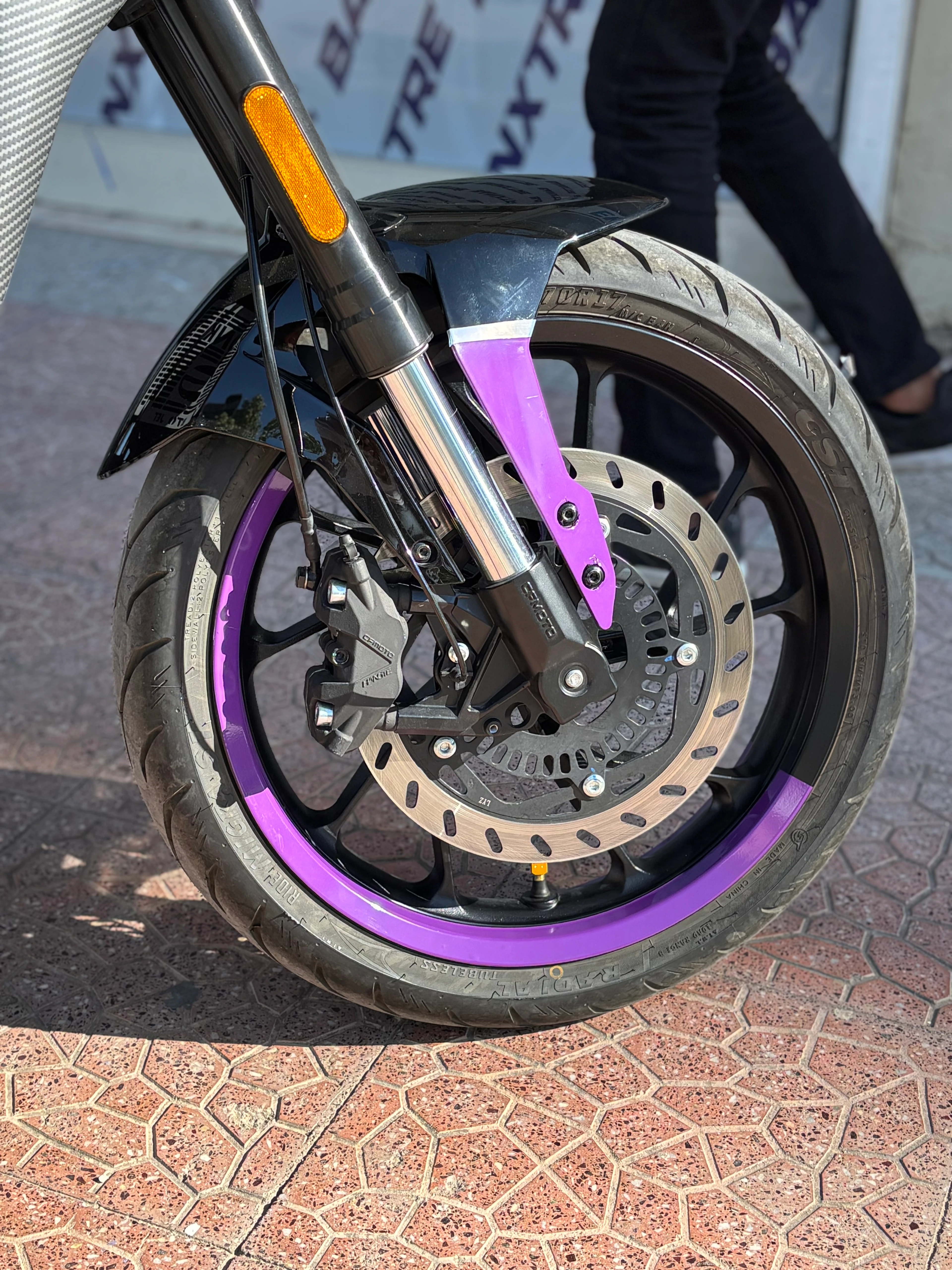 Motosiklet Jantı için 17 Inch Jantlara Uyumlu Mor Renk Yarım Jant Şeridi (4 Parça)