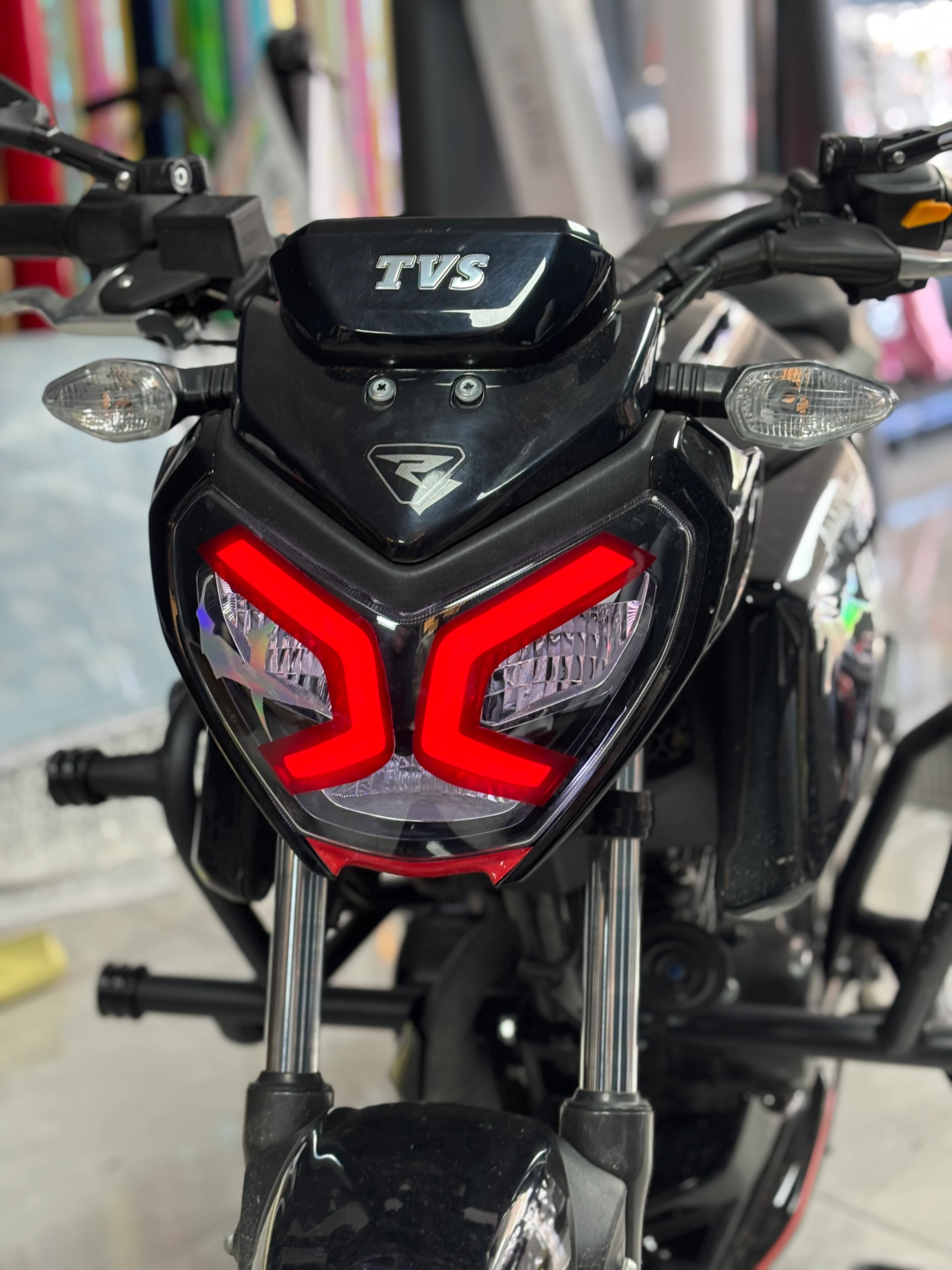 TVS Raider için Renkli Far Filmi Sticker Etiket 