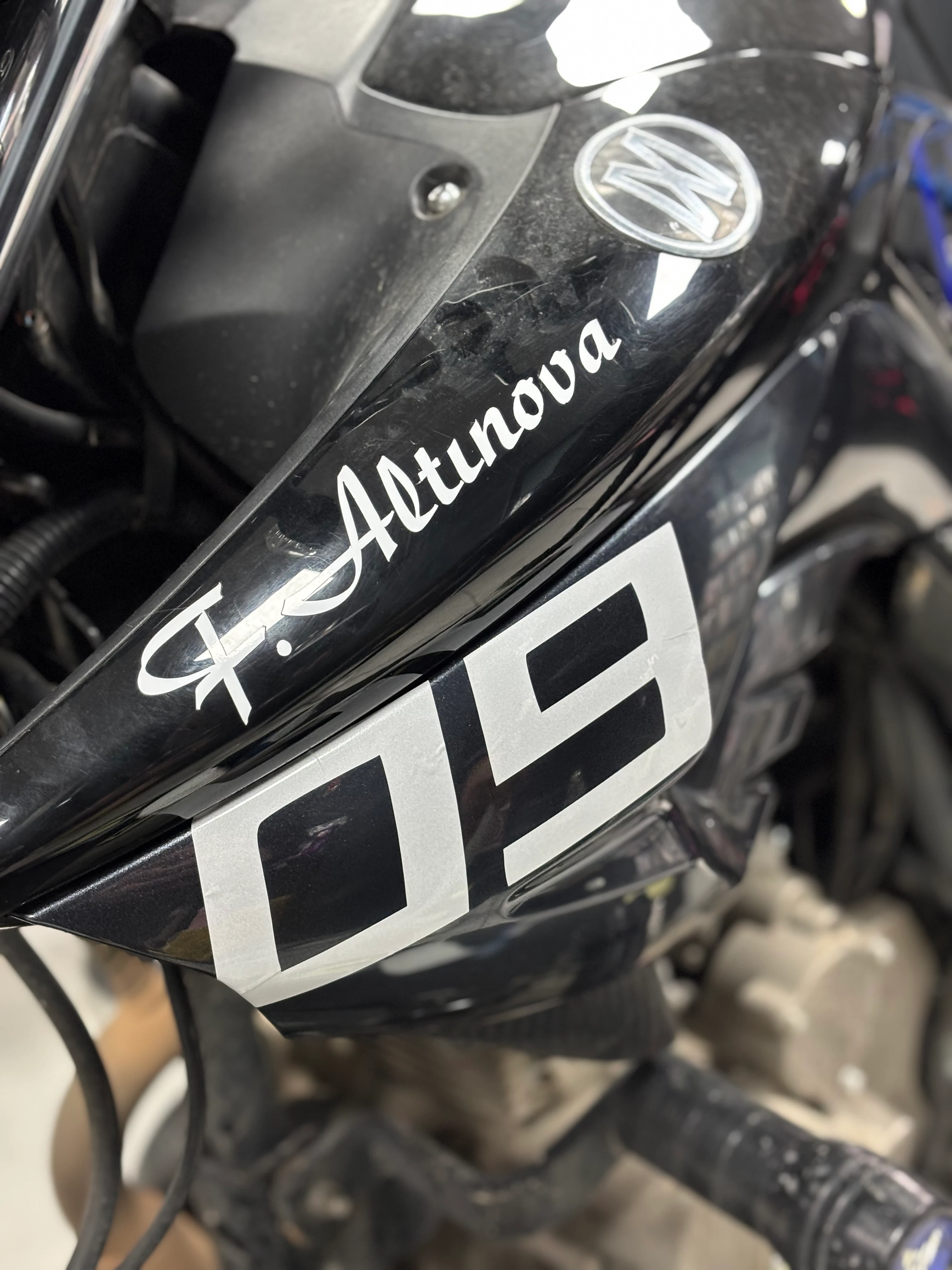 Mondial Drift-L için Reflektörlü Beyaz 09 Yazı Sticker Etiket (Sağ ve Sol)