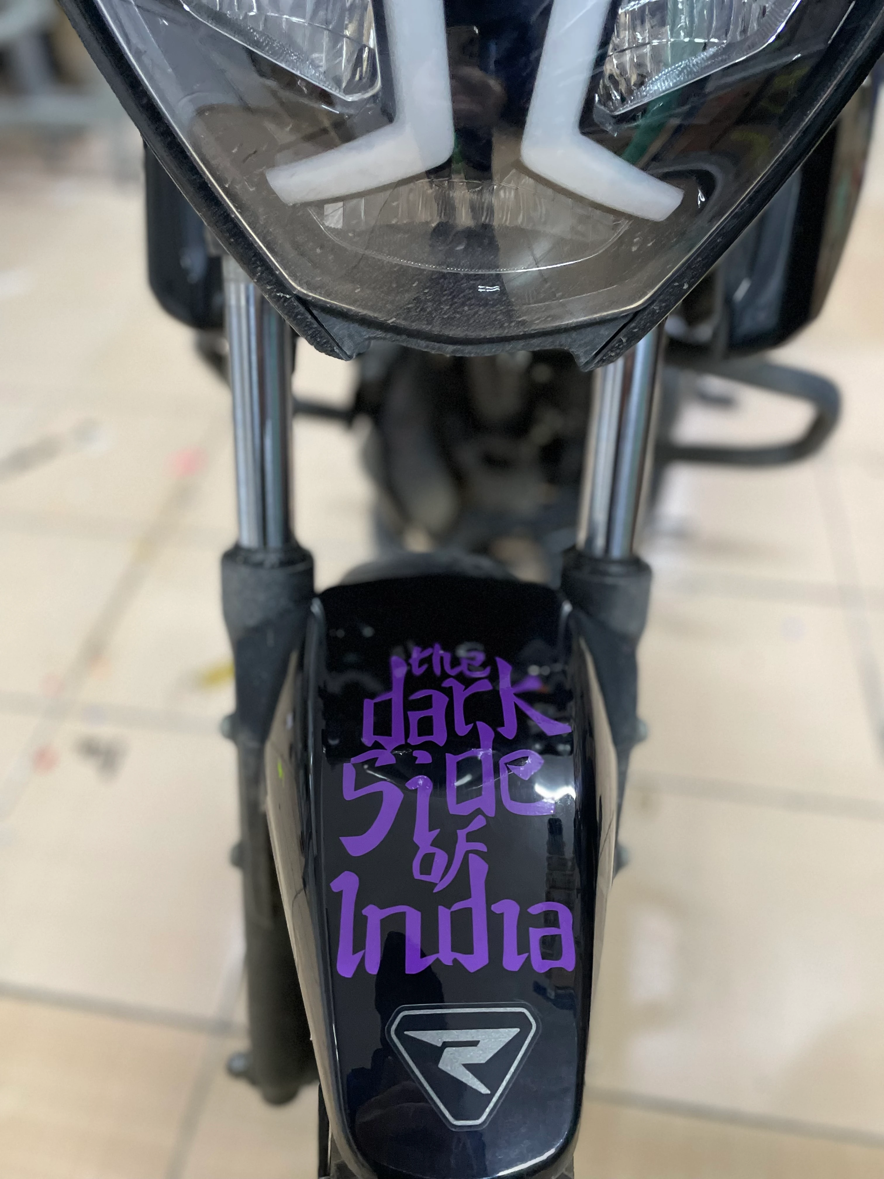Hindistan Grubu Motosikletler için The Dark Side of İndia Sticker 
