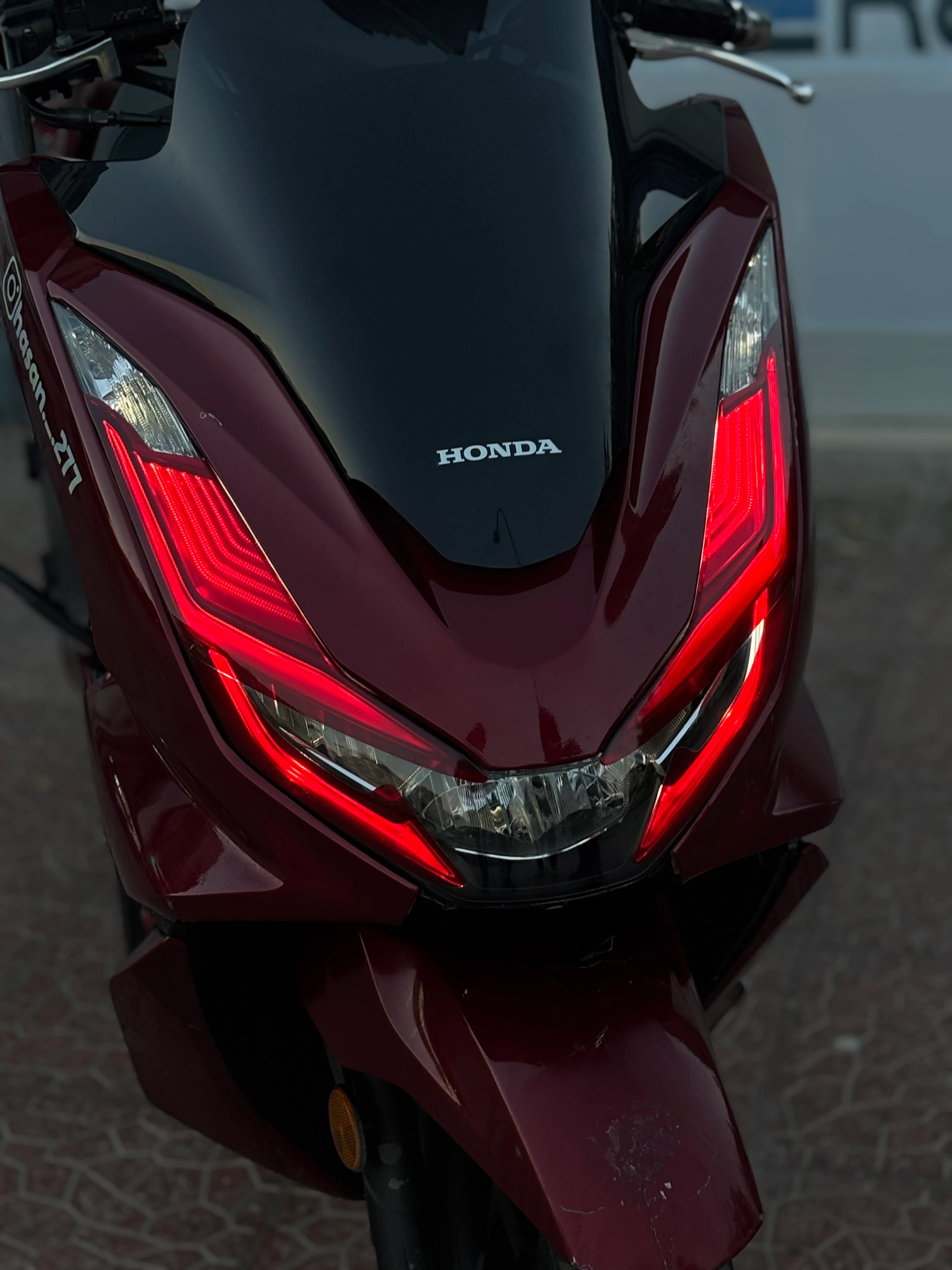 Honda PCX için Kırmızı Renk Far Filmi Tam Kapatan Far Tasarım Seti 