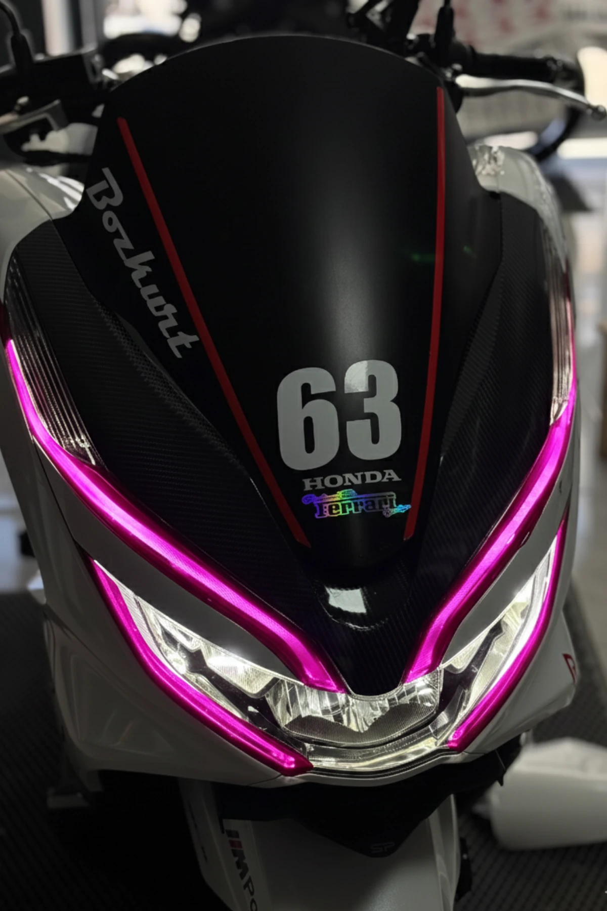 Honda PCX için Pembe Renk Far Filmi Sticker Seti (2018-2019-2020 Yılları için)