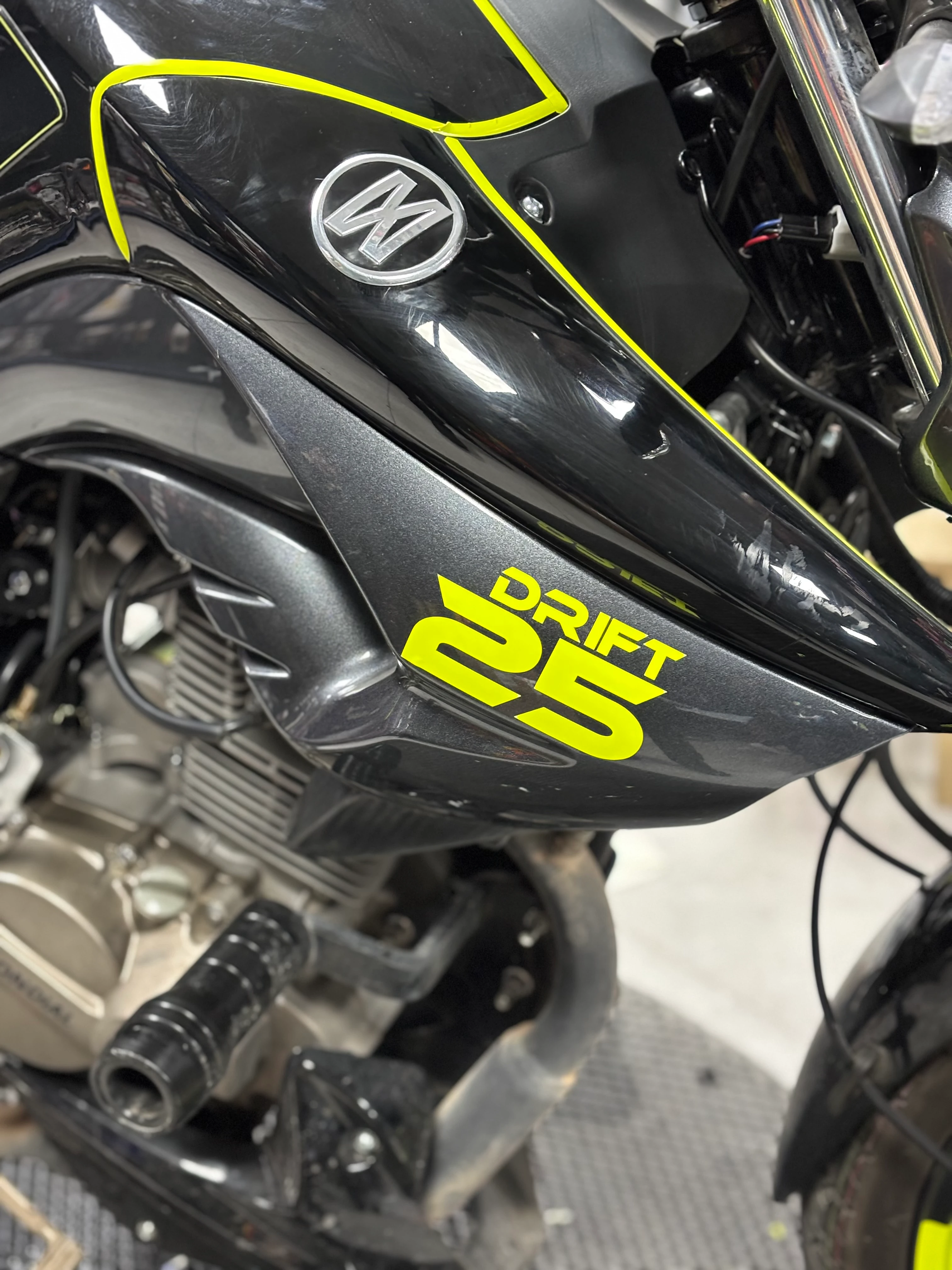 Mondial Drift-L için Neon Sarı Drift-25 Sticker Etiket (Sağ ve Sol)