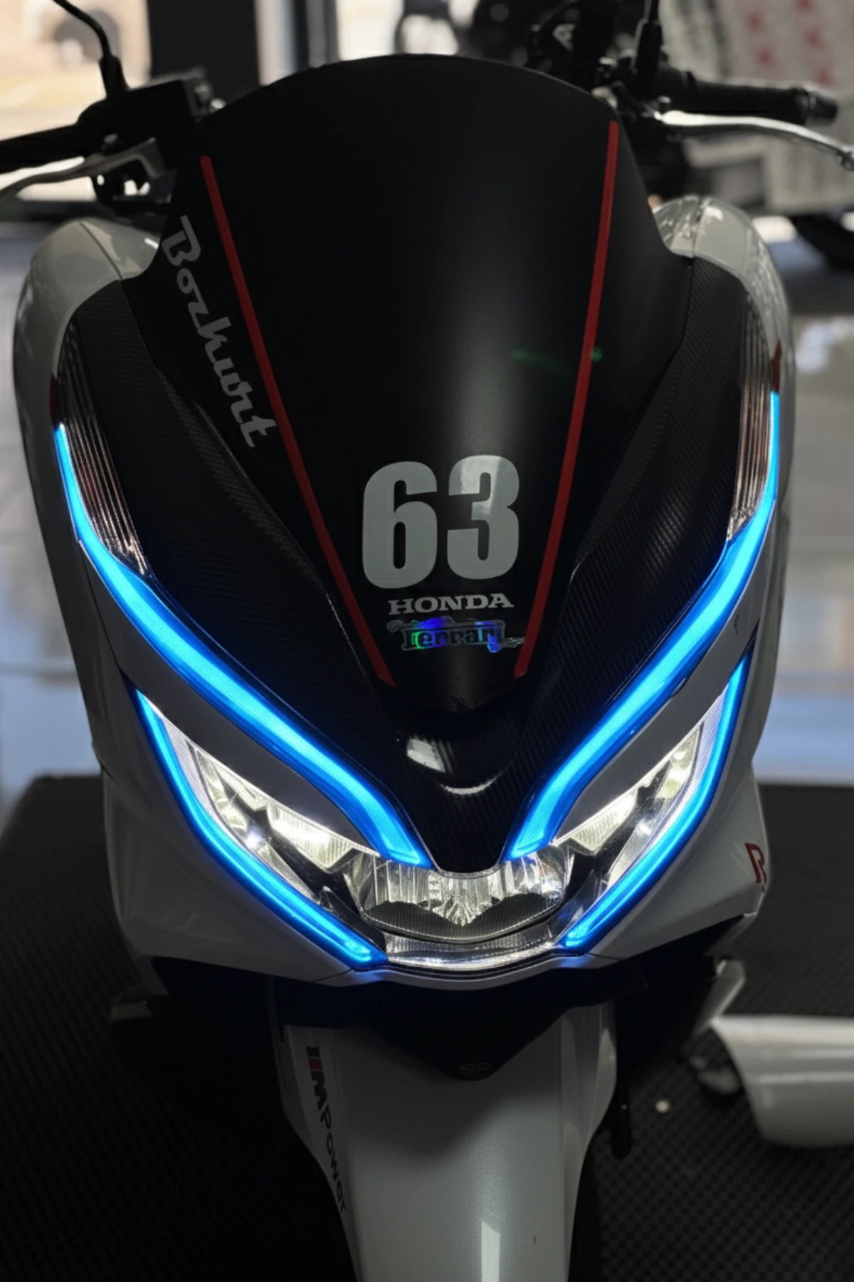 Honda PCX için Açık Mavi Renk Far Filmi Sticker Seti (2018-2019-2020 Yılları için)