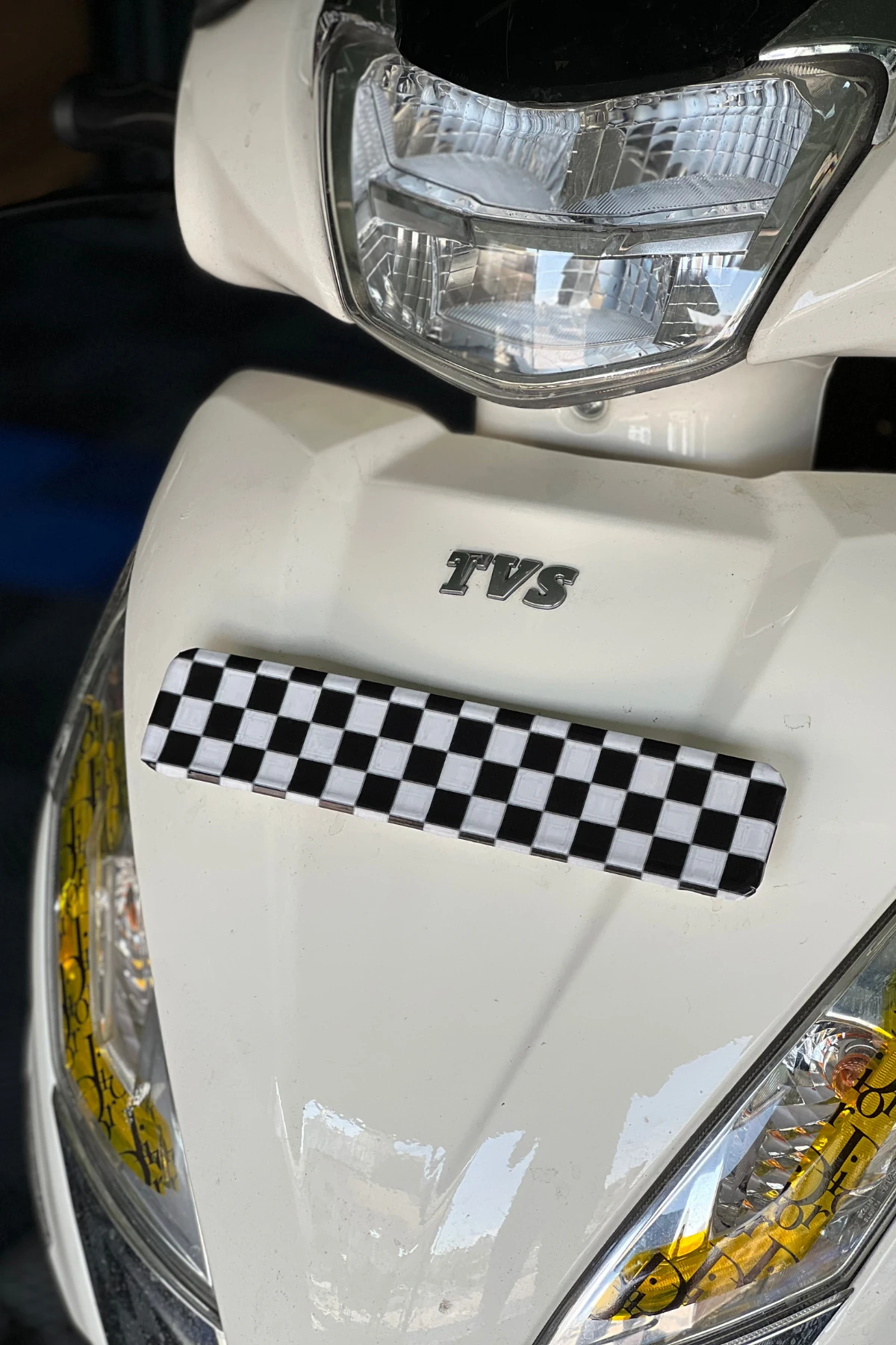 TVS Jupiter 125 Ön Plaka için İlüzyonlu Plakalık Kaplama Sticker