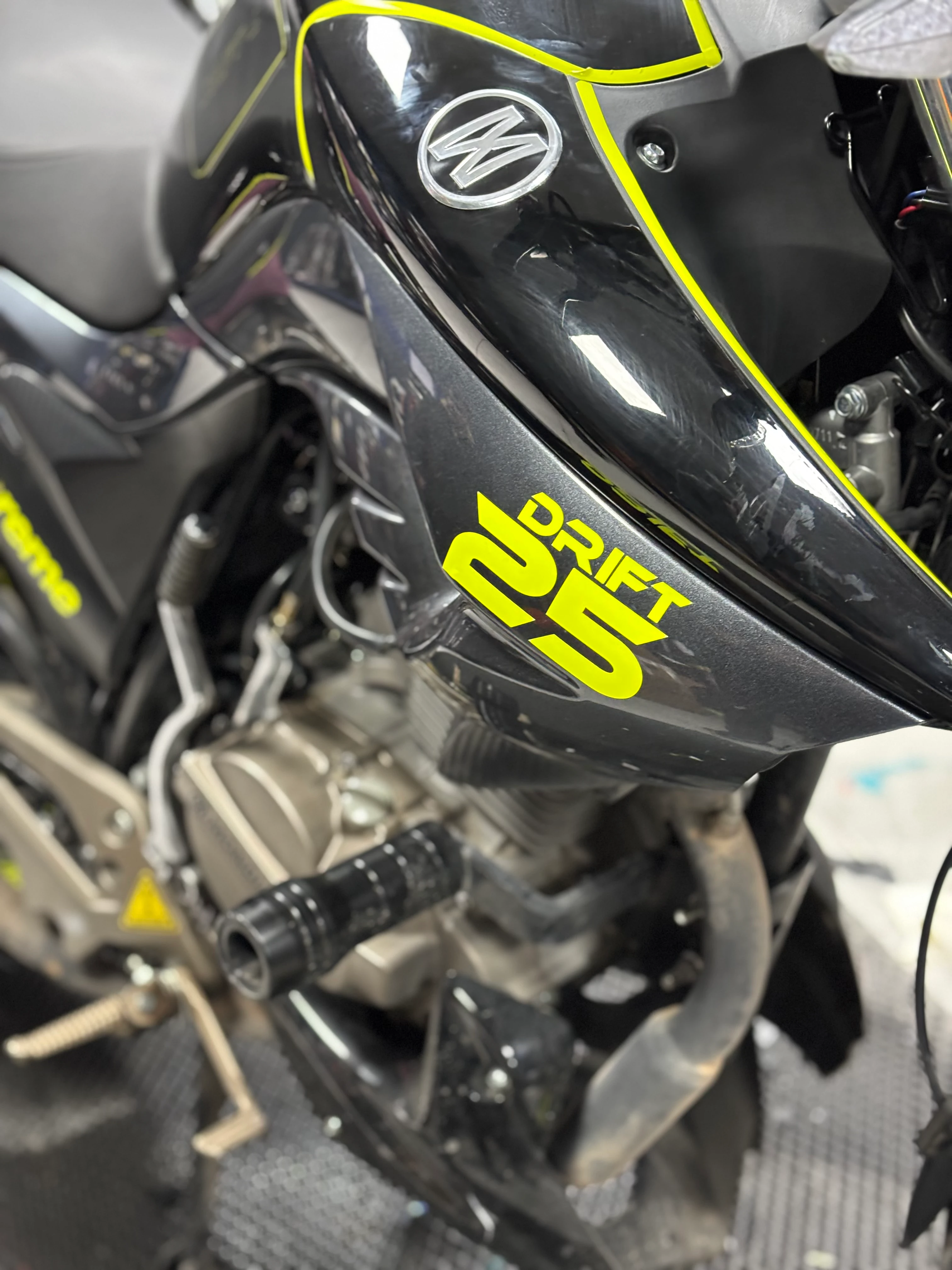 Mondial Drift-L için Neon Sarı Drift-25 Sticker Etiket (Sağ ve Sol)