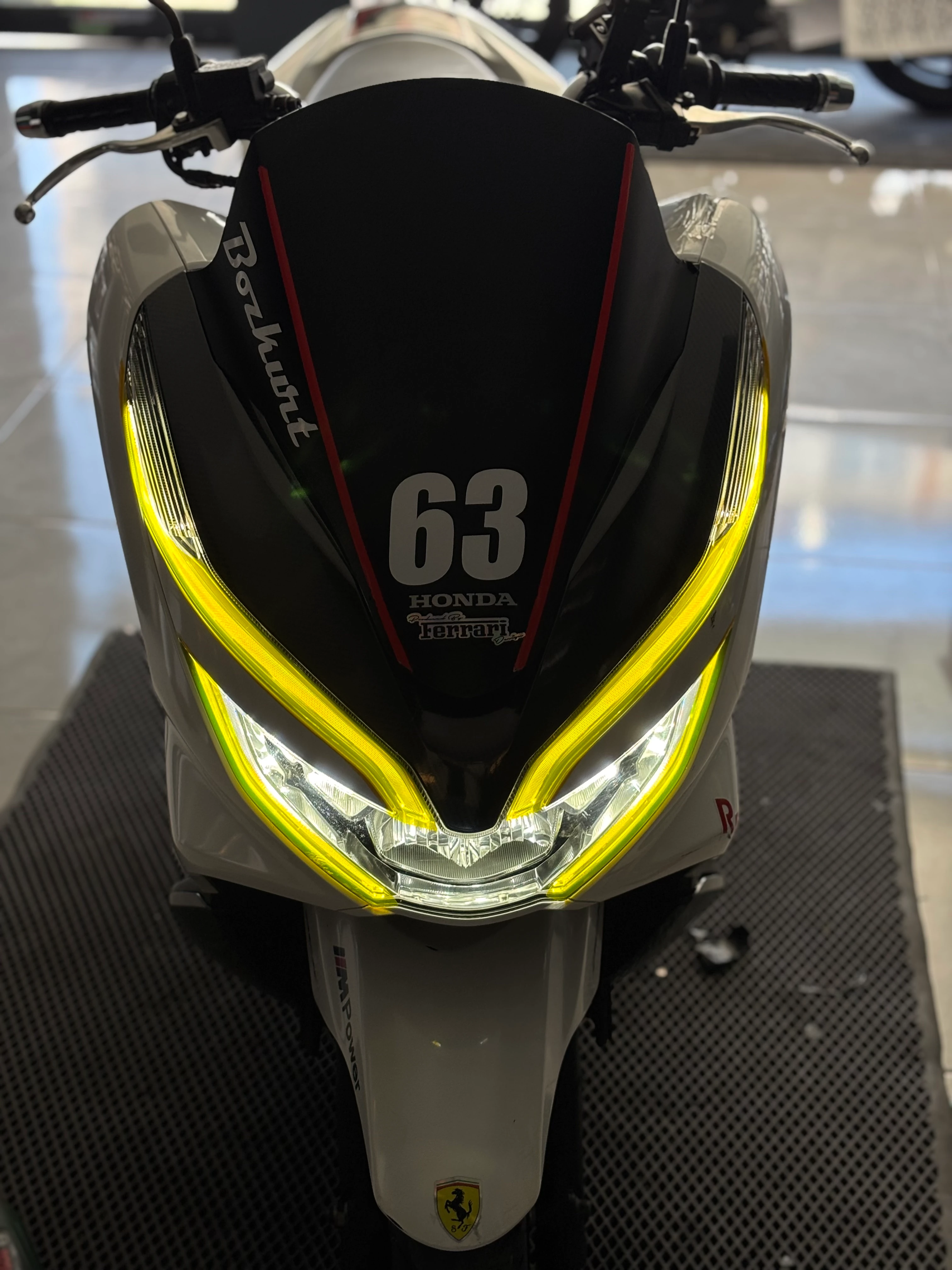 Honda PCX için Sarı Renk  Far Filmi Sticker Seti (2018-2019-2020 Yılları için)