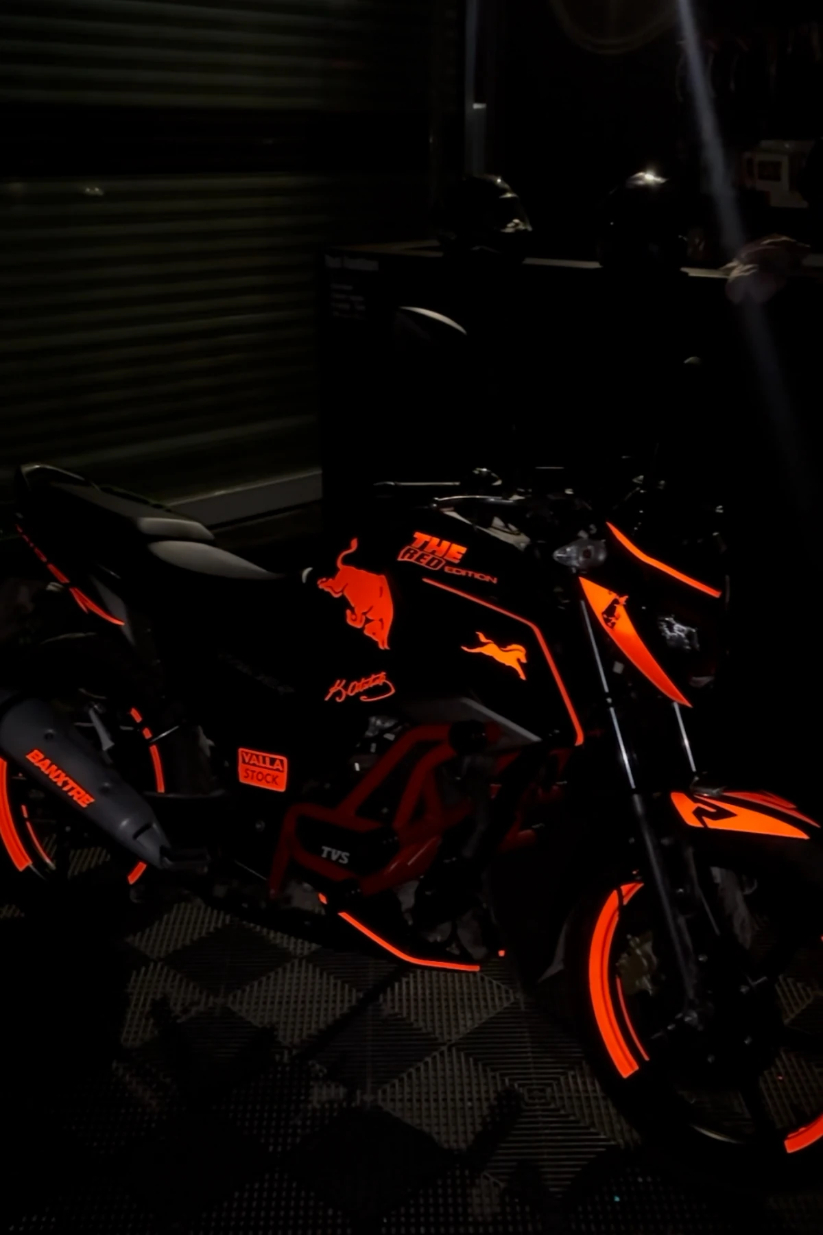 TVS Raider için Komple Reflektörlü Kırmızı Redbull Temalı Sticker Seti 