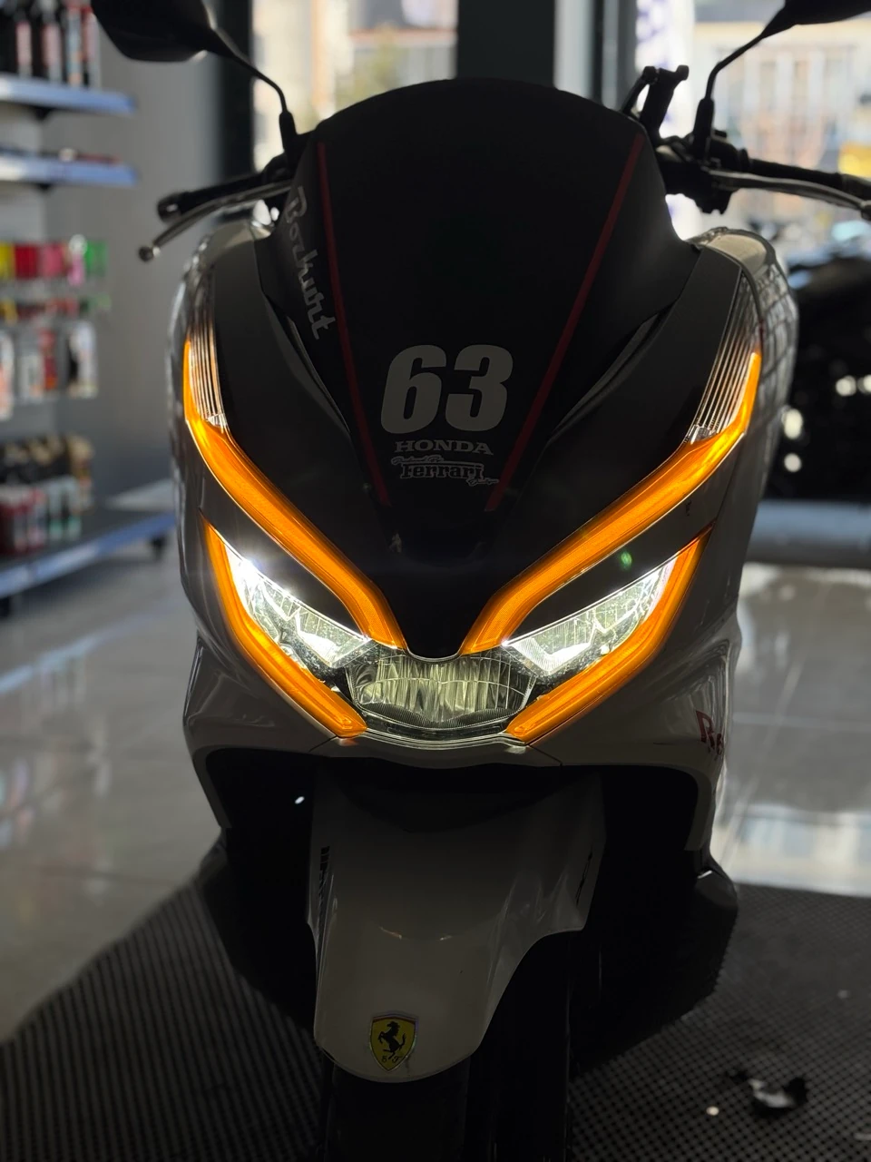 Honda PCX için Turuncu Renk Far Filmi Sticker Seti (2018-2019-2020 Yılları)