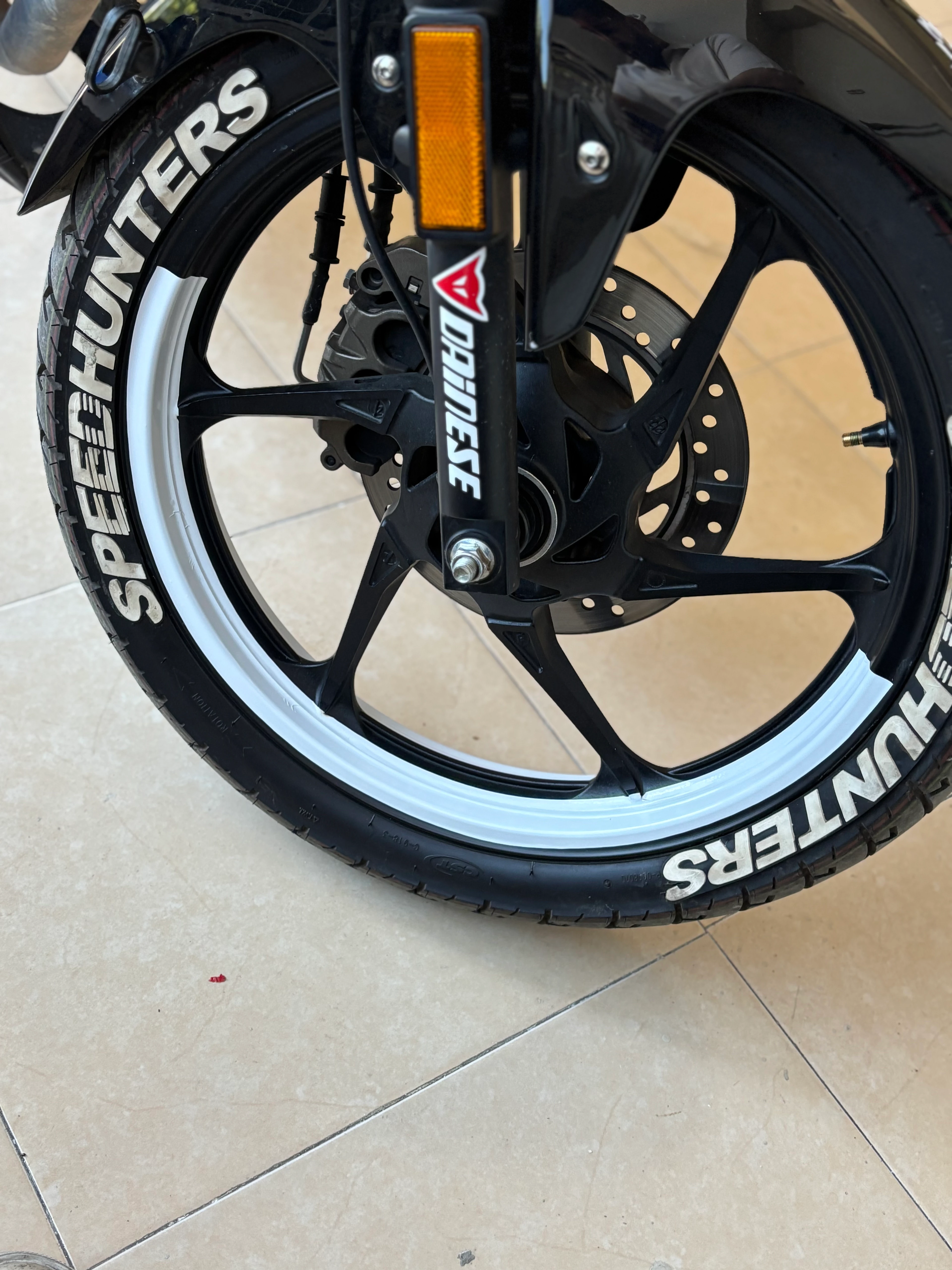 Motosiklet 17 Inch Jantlara Uyumlu Beyaz Renk Yarım Jant Şeridi 4 Parça