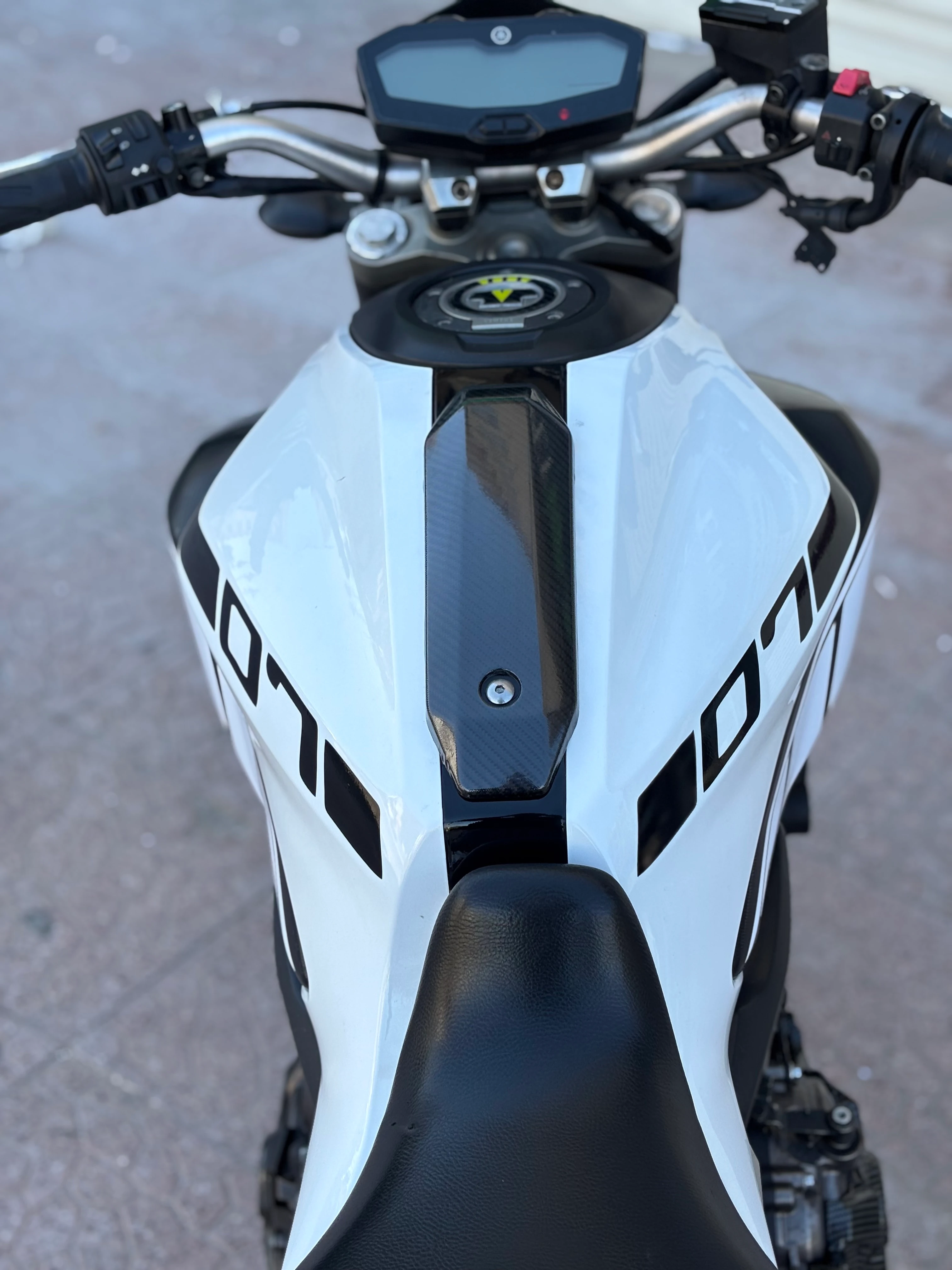 Yamaha MT-07 için Siyah Renk Depo Kordon Sticker Etiket
