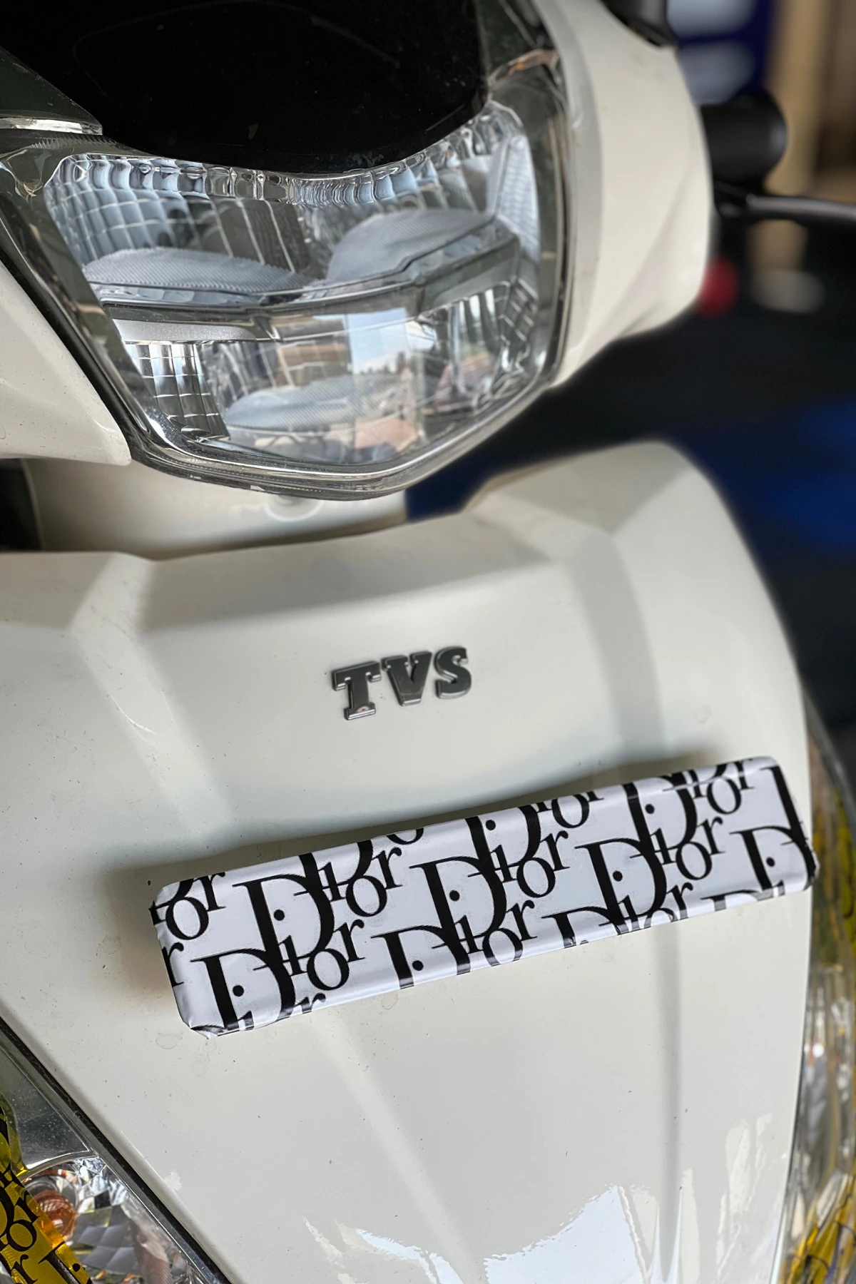 TVS Jupiter için Siyah Renk Dior Desenli Plakalık için Sticker Kaplama