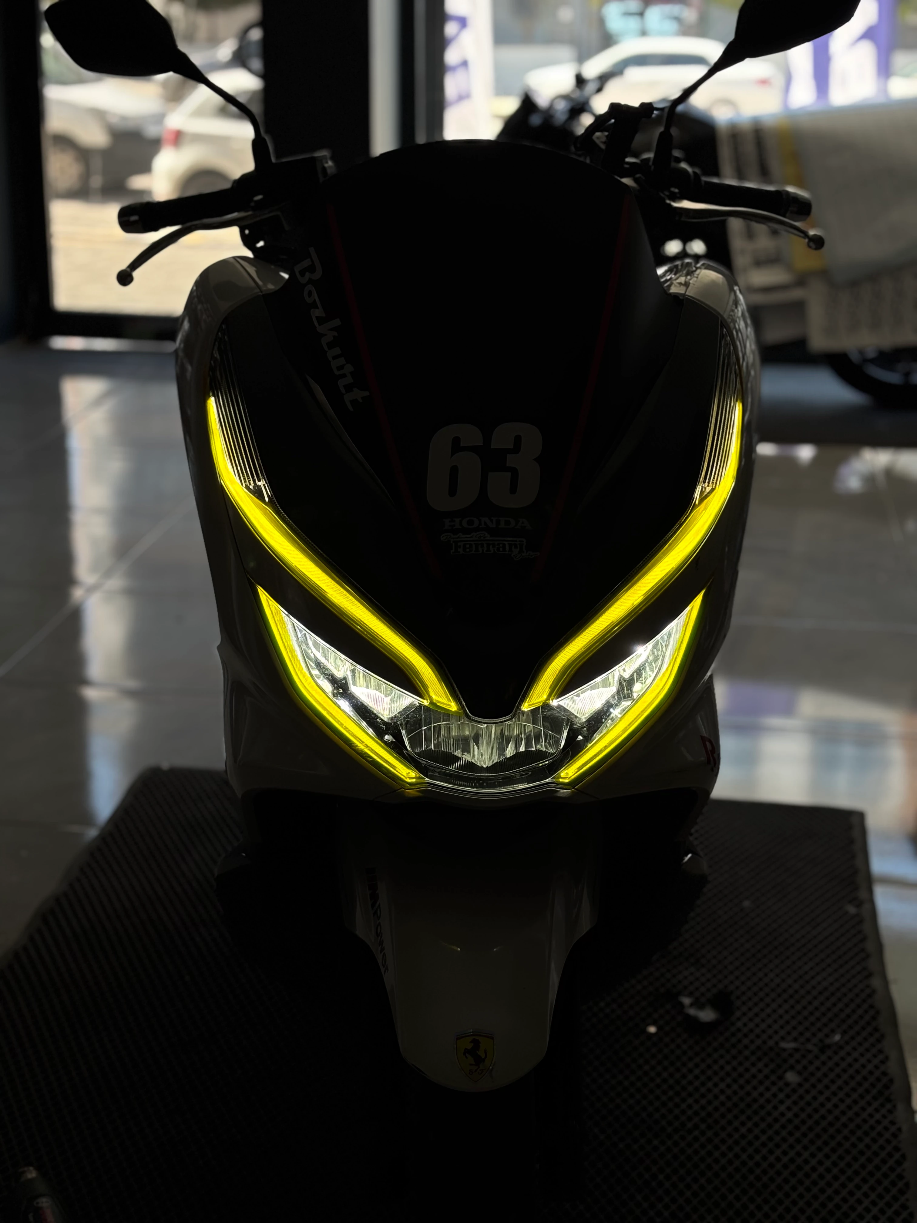 Honda PCX için Sarı Renk  Far Filmi Sticker Seti (2018-2019-2020 Yılları için)