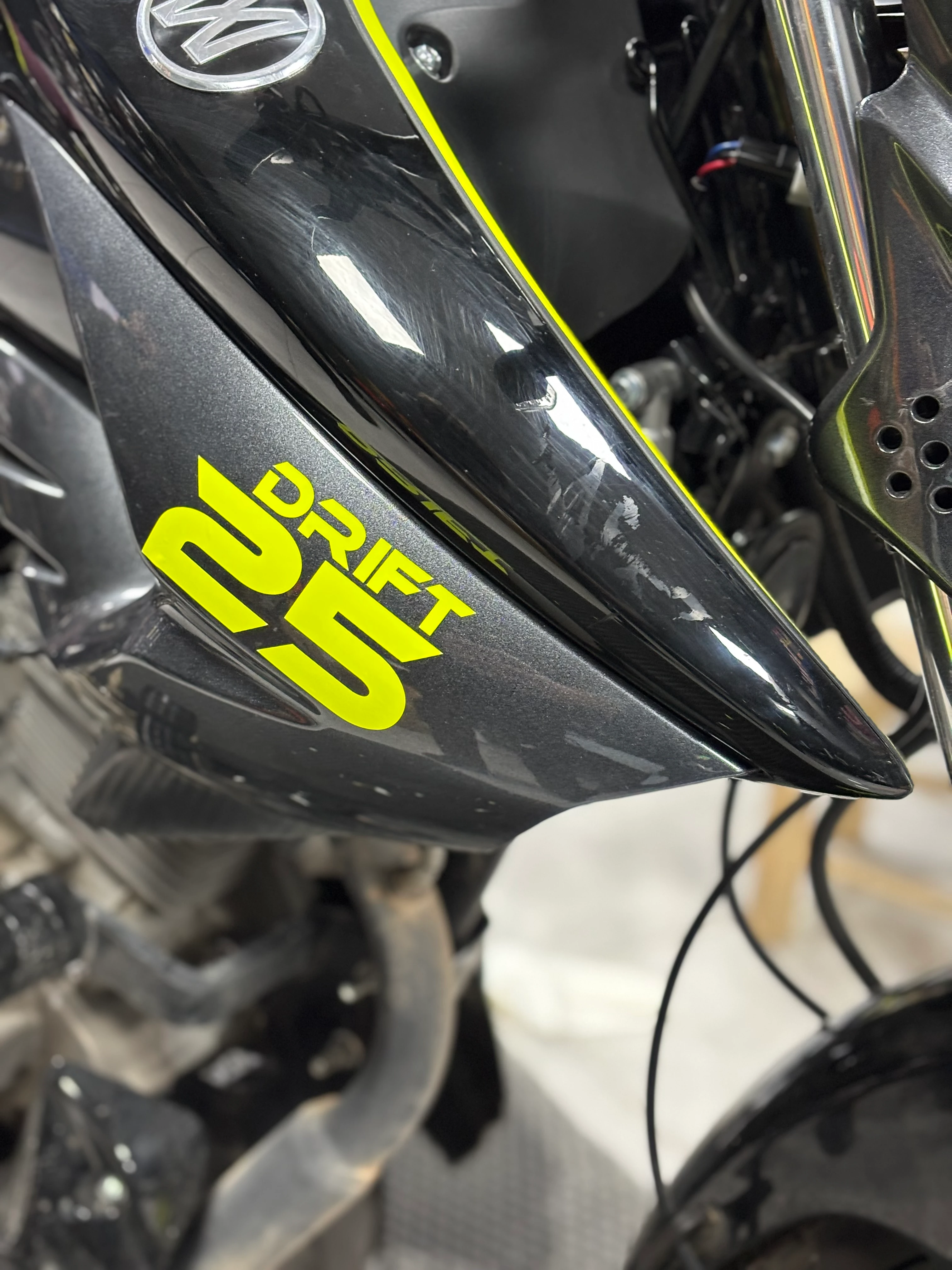 Mondial Drift-L için Neon Sarı Drift-25 Sticker Etiket (Sağ ve Sol)