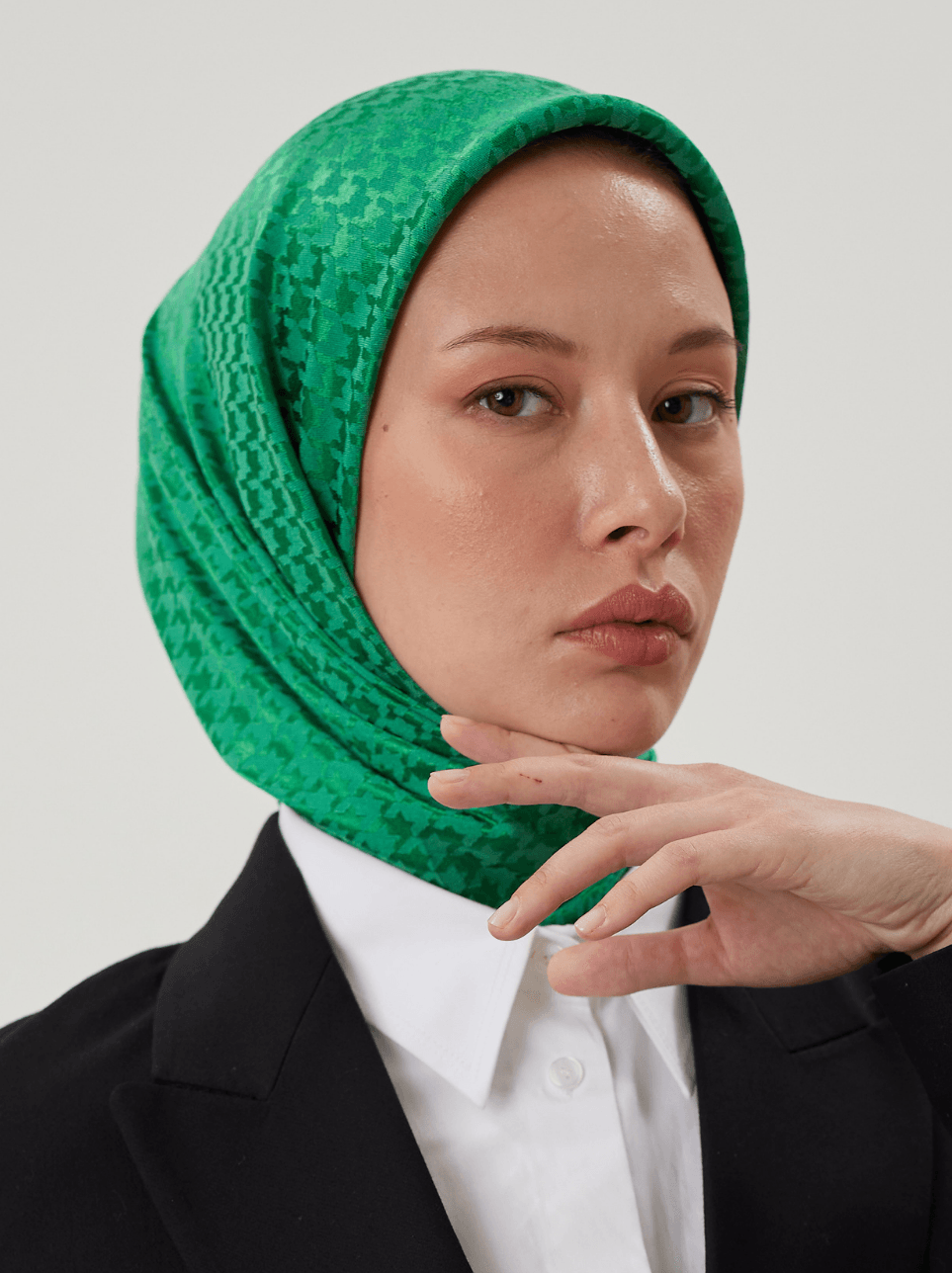 Benetton Kazayağı Desen Parlak Jakar Eşarp