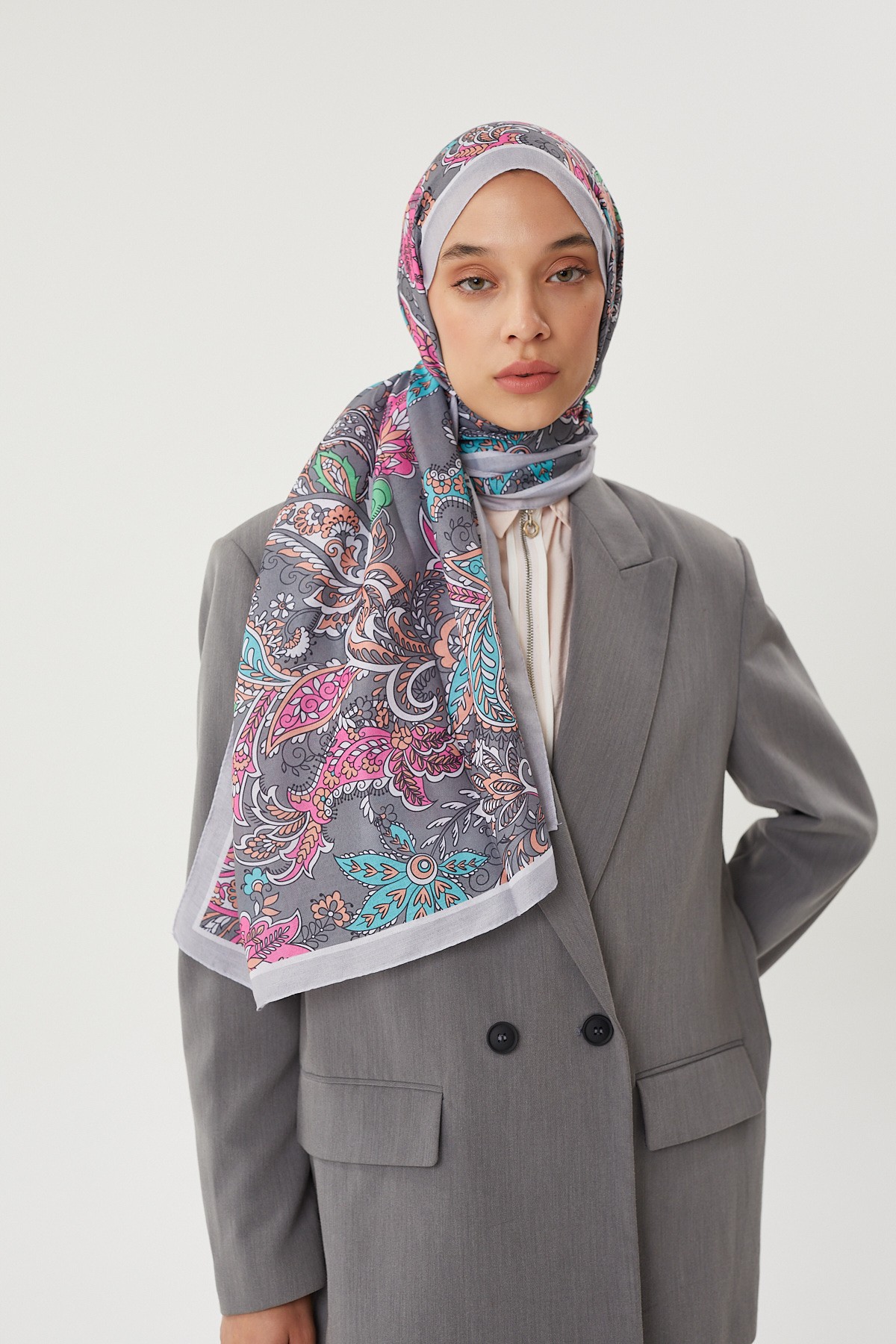 Gümüş & Gri Retro Desen Şal	