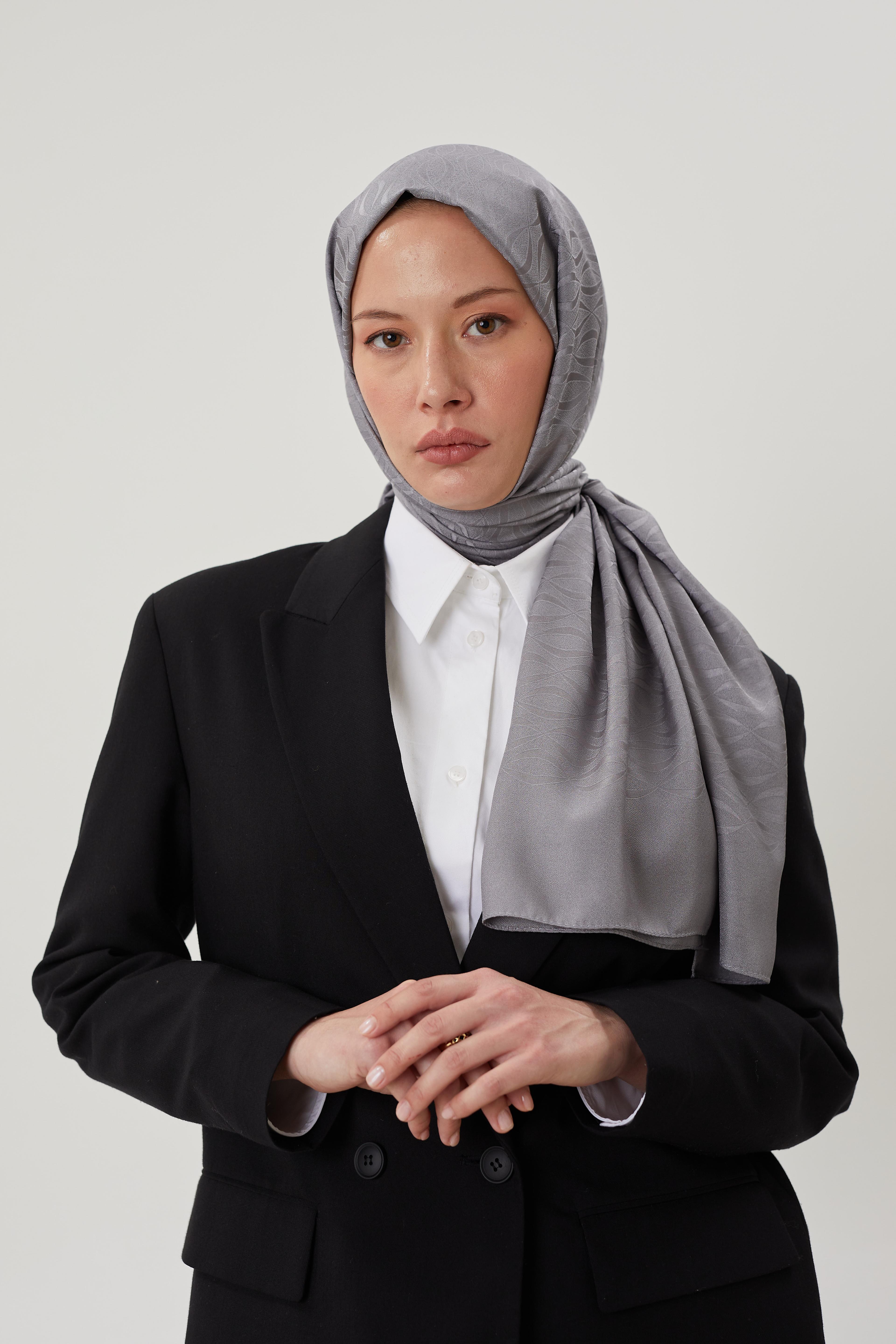 Gri Shine Desen Jakar Şal	