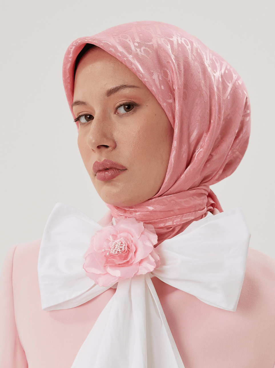 Şeker Pembe F Desen Parlak Jakar Eşarp
