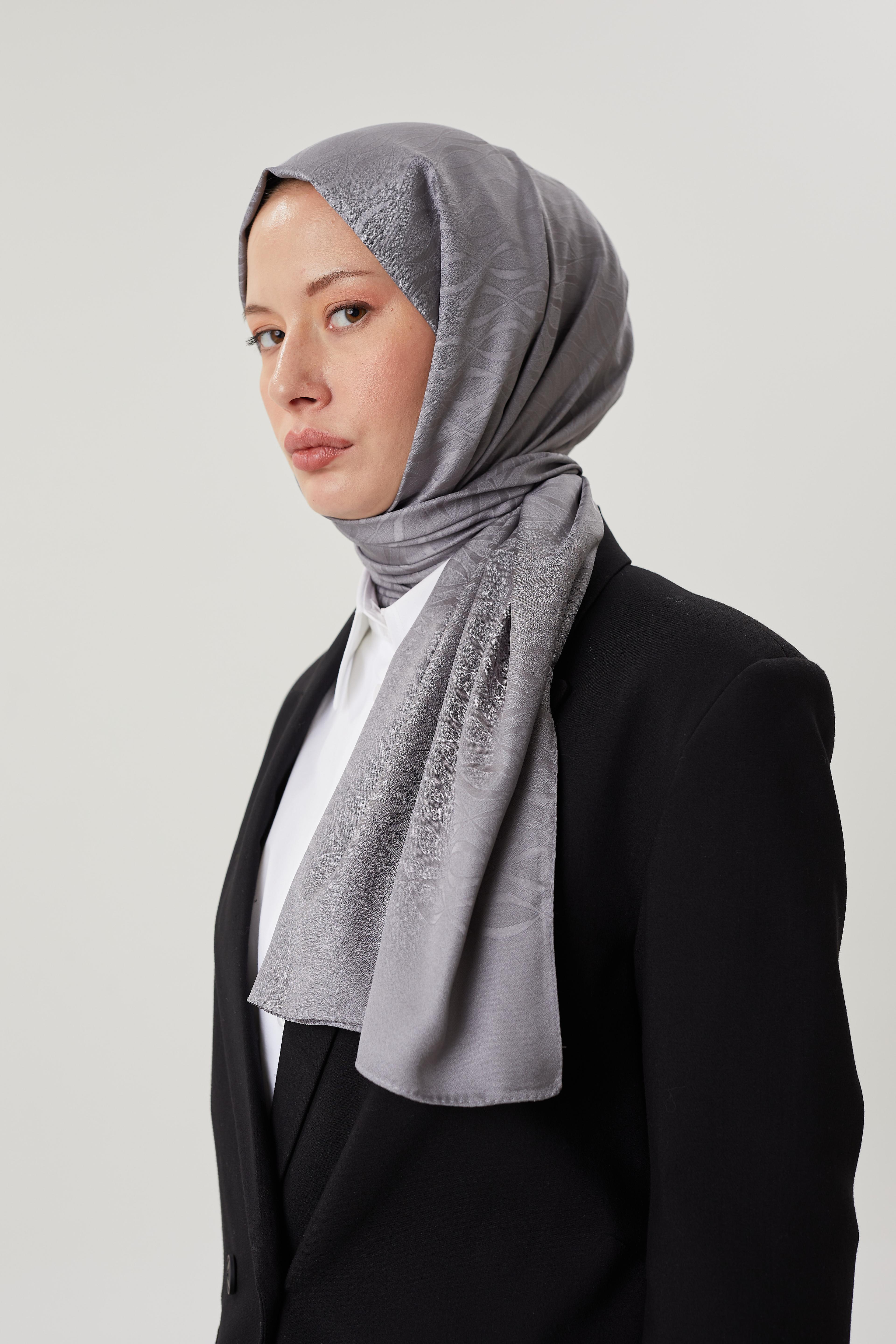 Gri Shine Desen Jakar Şal	