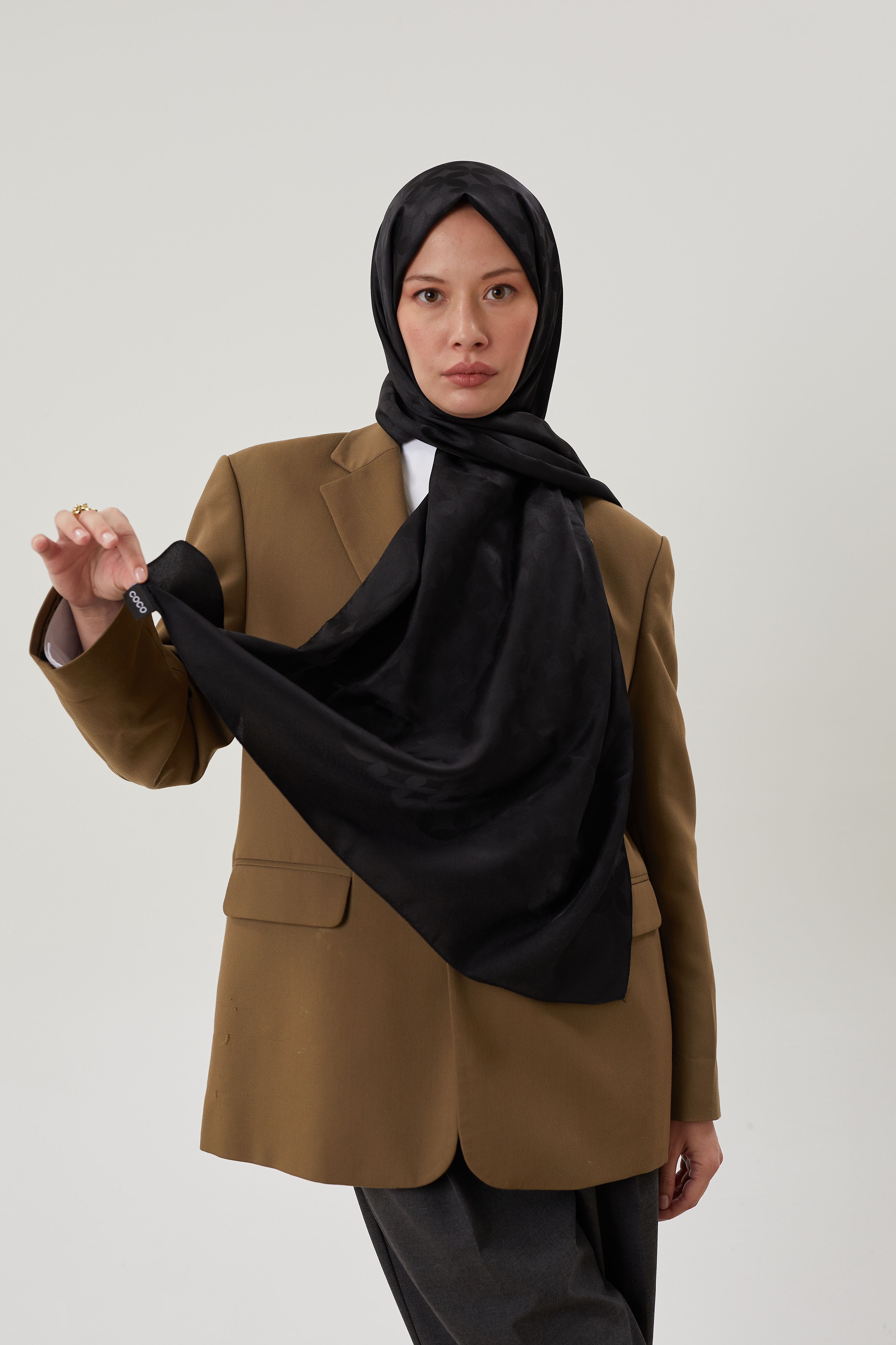 Siyah Rise Desen Jakar Şal	