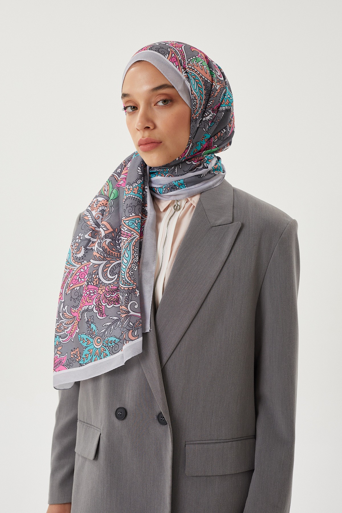 Gümüş & Gri Retro Desen Şal	