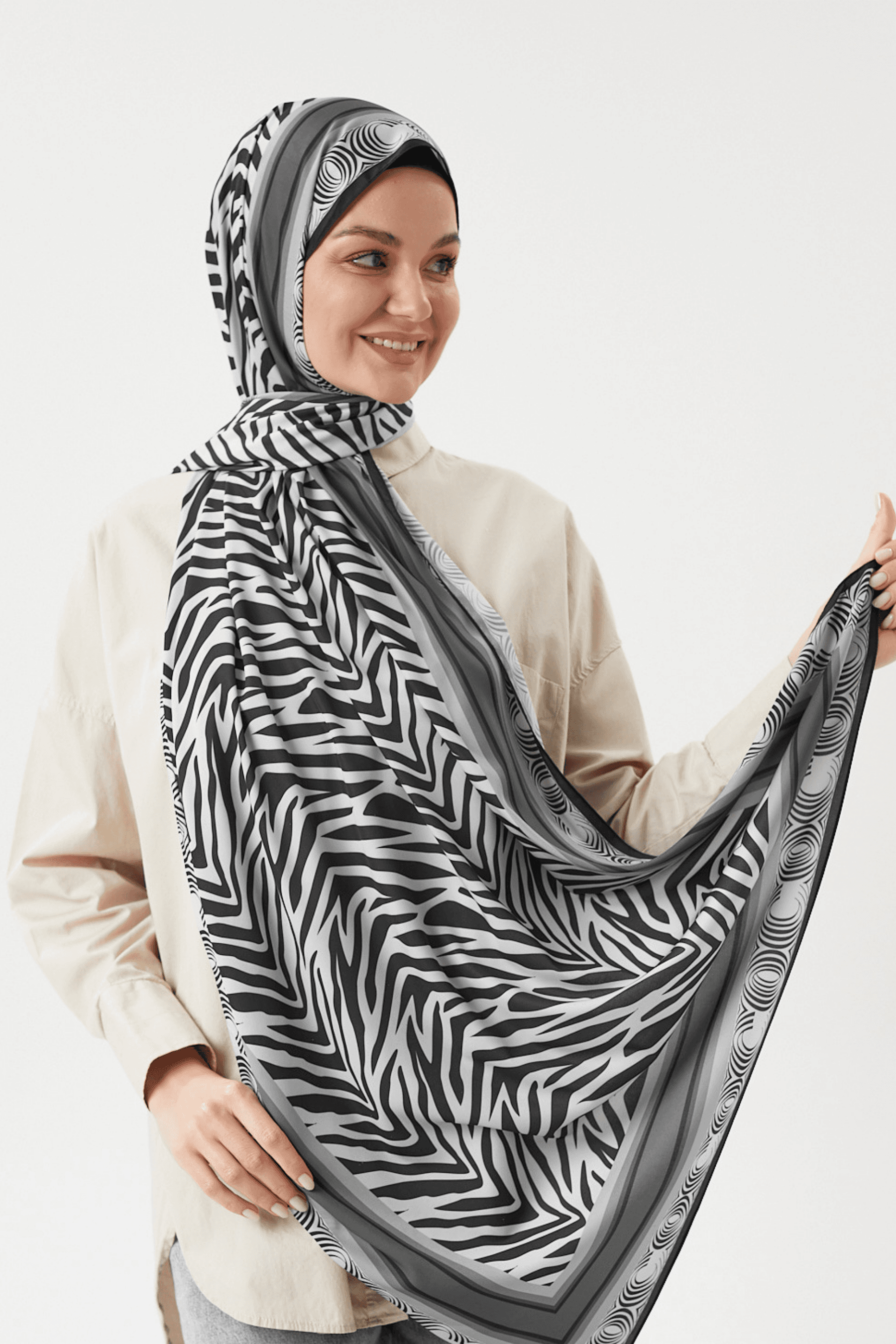 Siyah Zebra Desen İpeksi Şal	