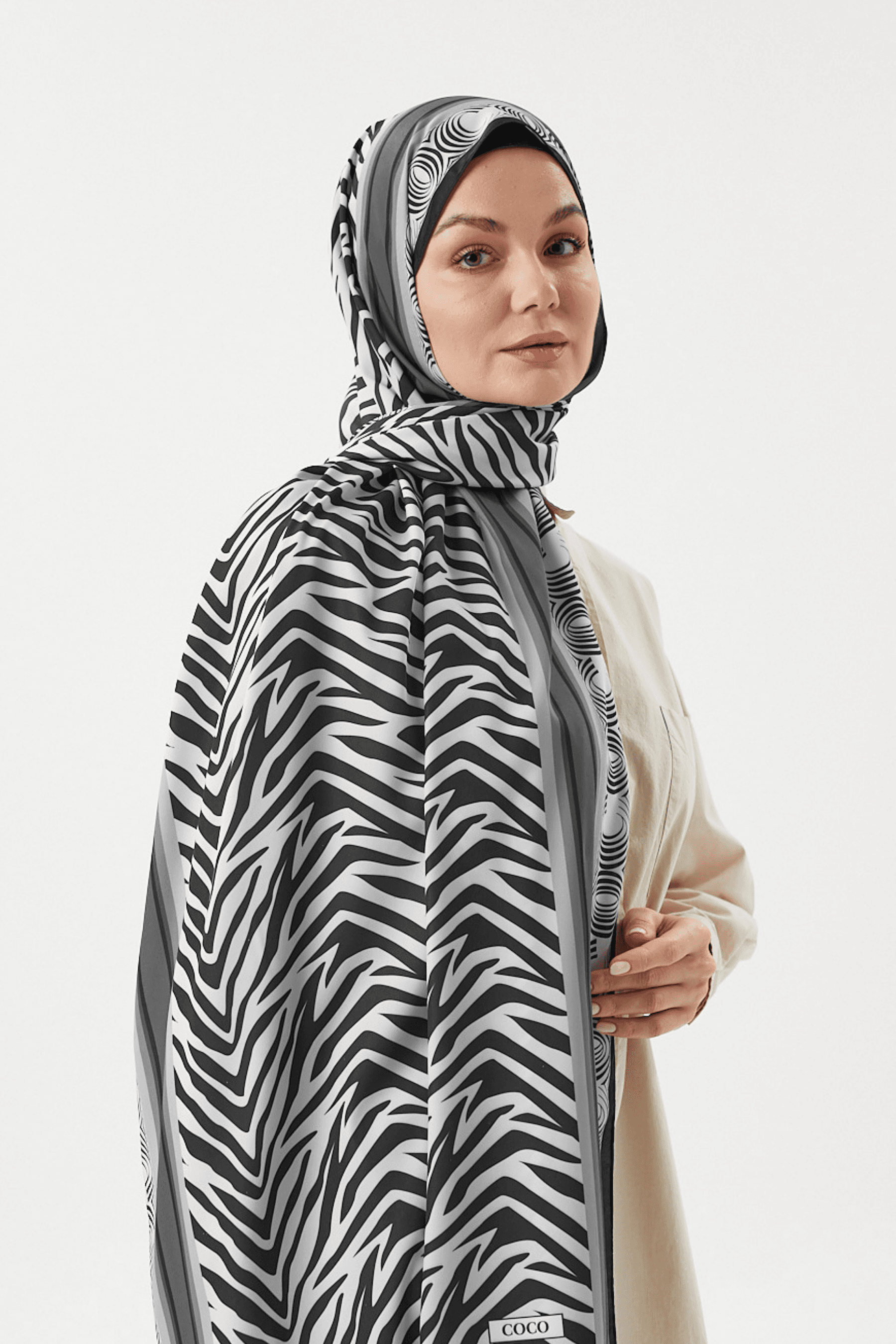 Siyah Zebra Desen İpeksi Şal	