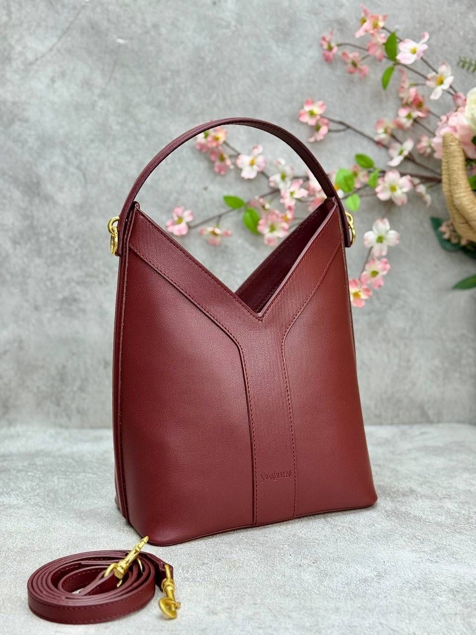 YSL - Y TOP-HANDLE BUCKET 30 x 23 cm
