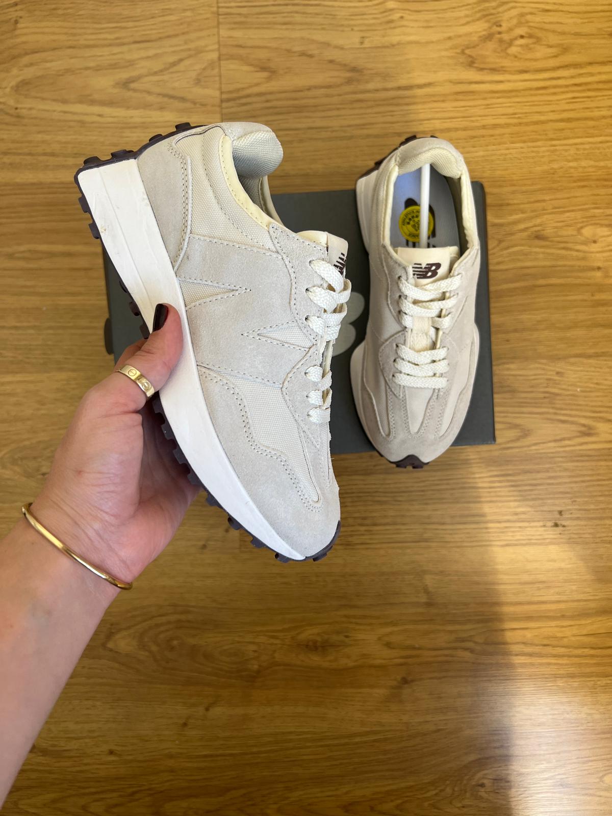 New Balance 327 Beige 