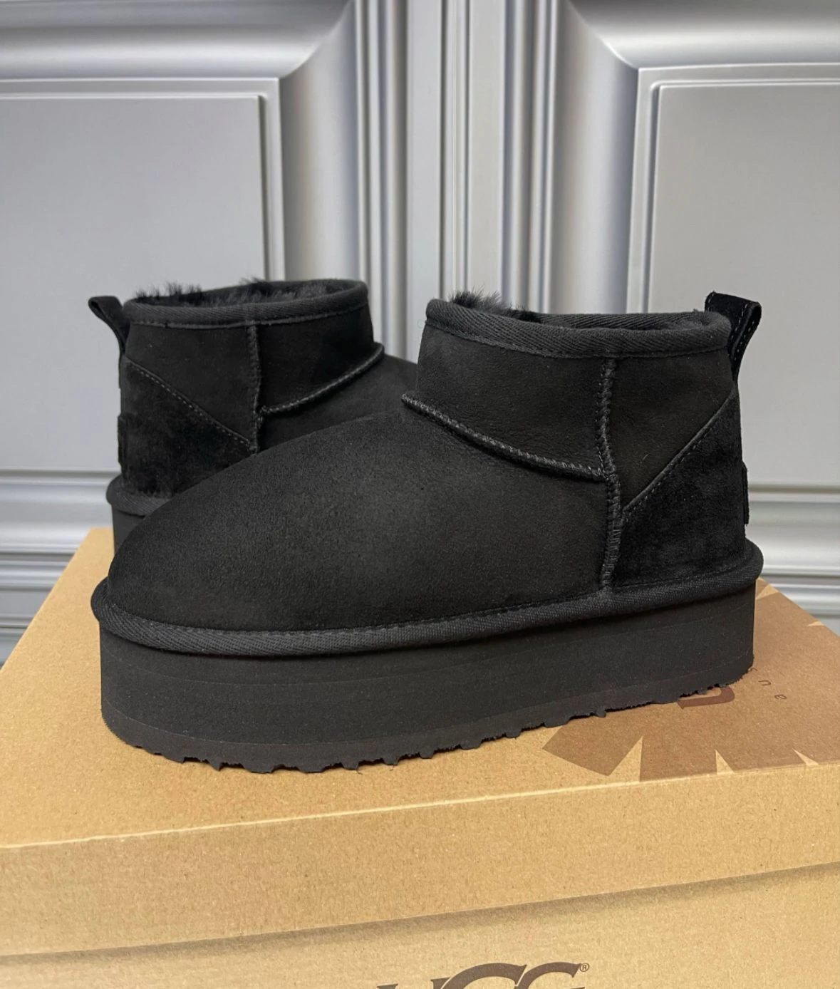 U.G.G W Platform Mini Black ( Dar Kalıp )