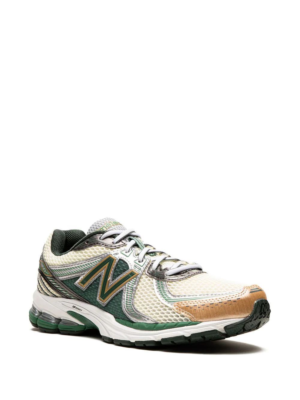 New Balance 860 v2 GREEN