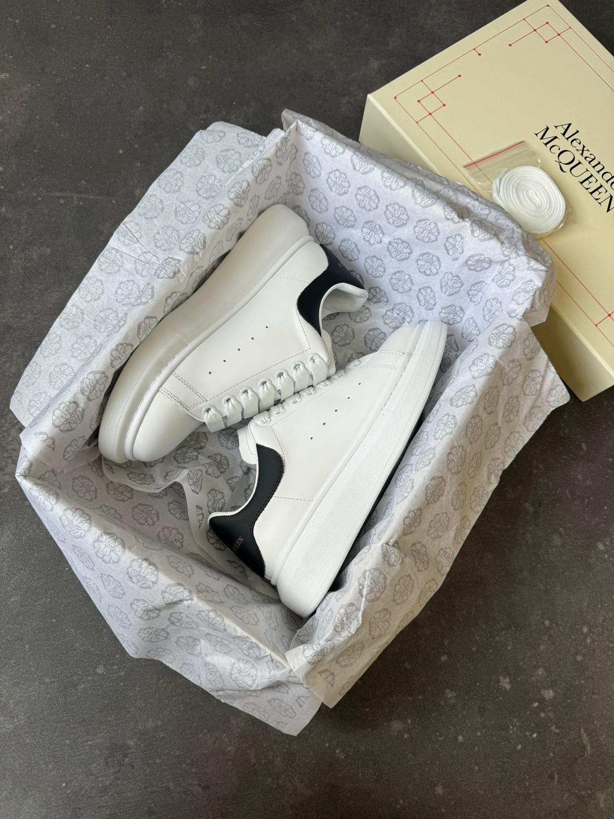 ALEXANDER MCQUEEN WHITE-BLACK