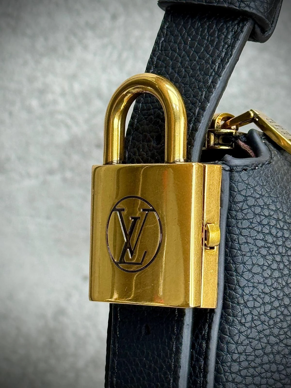 LV  Low Key Cookie MM Black