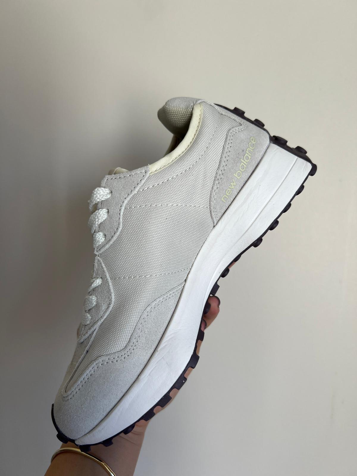 New Balance 327 Beige 