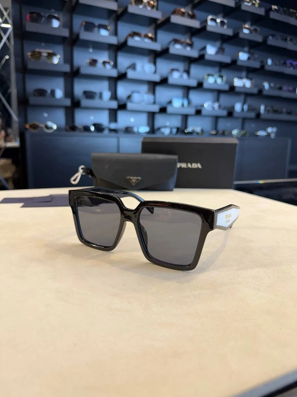 Prada Black 25 ( Premium )