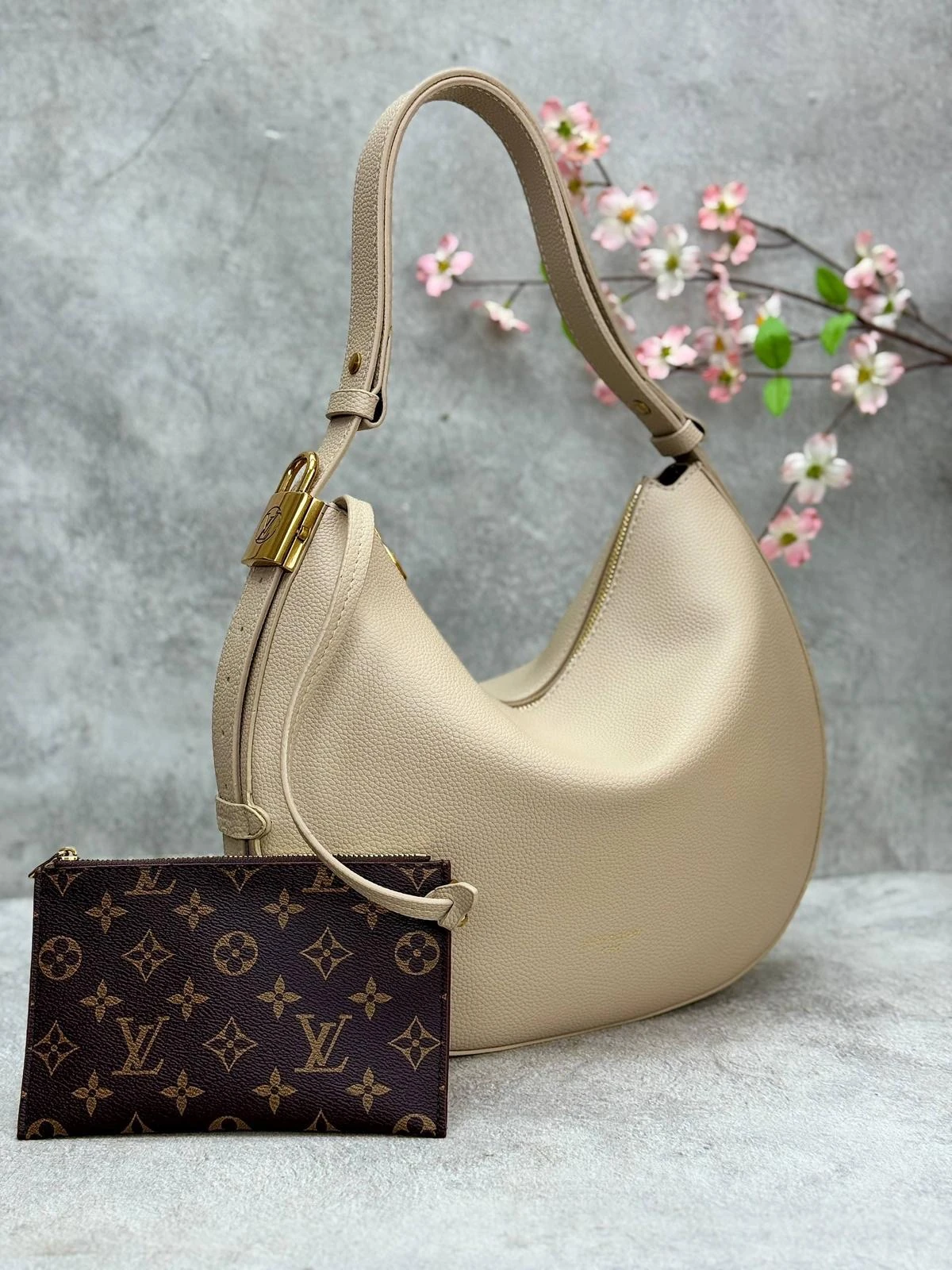 LV Low Key Cookie MM Krem 25 x 35 cm