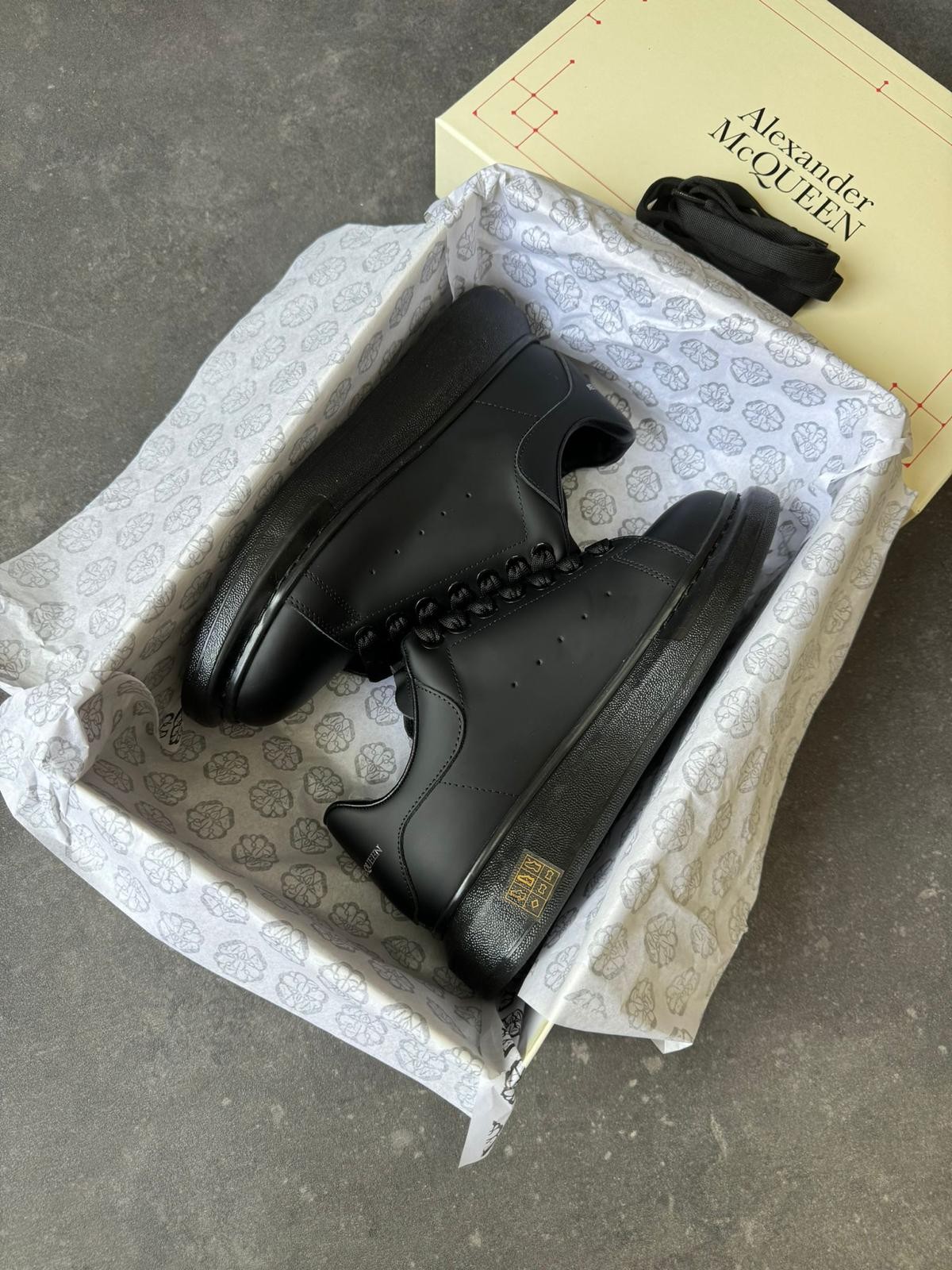 ALEXANDER MCQUEEN BLACK