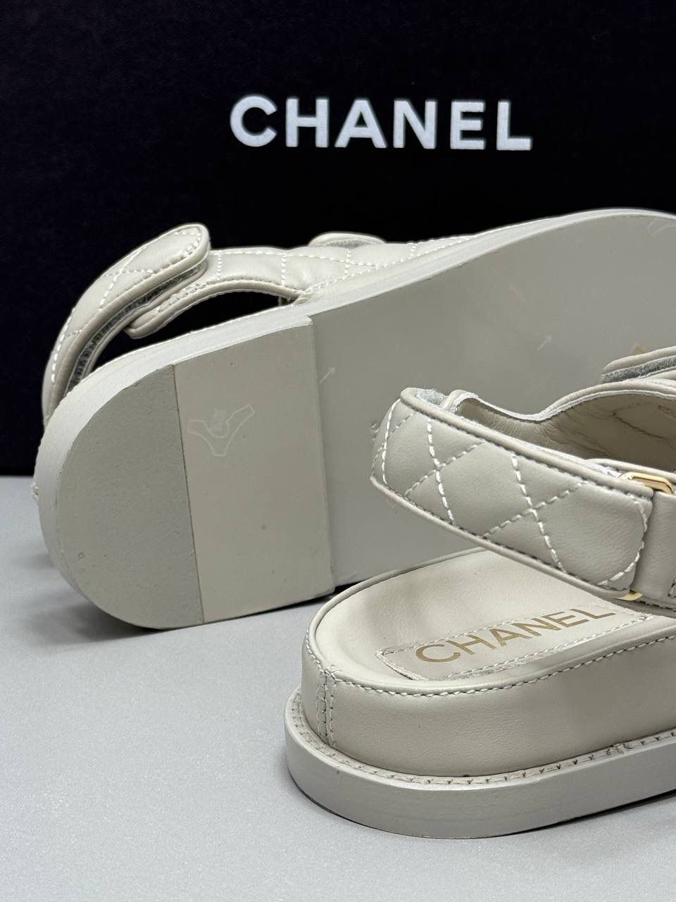 Chanel Women Krem