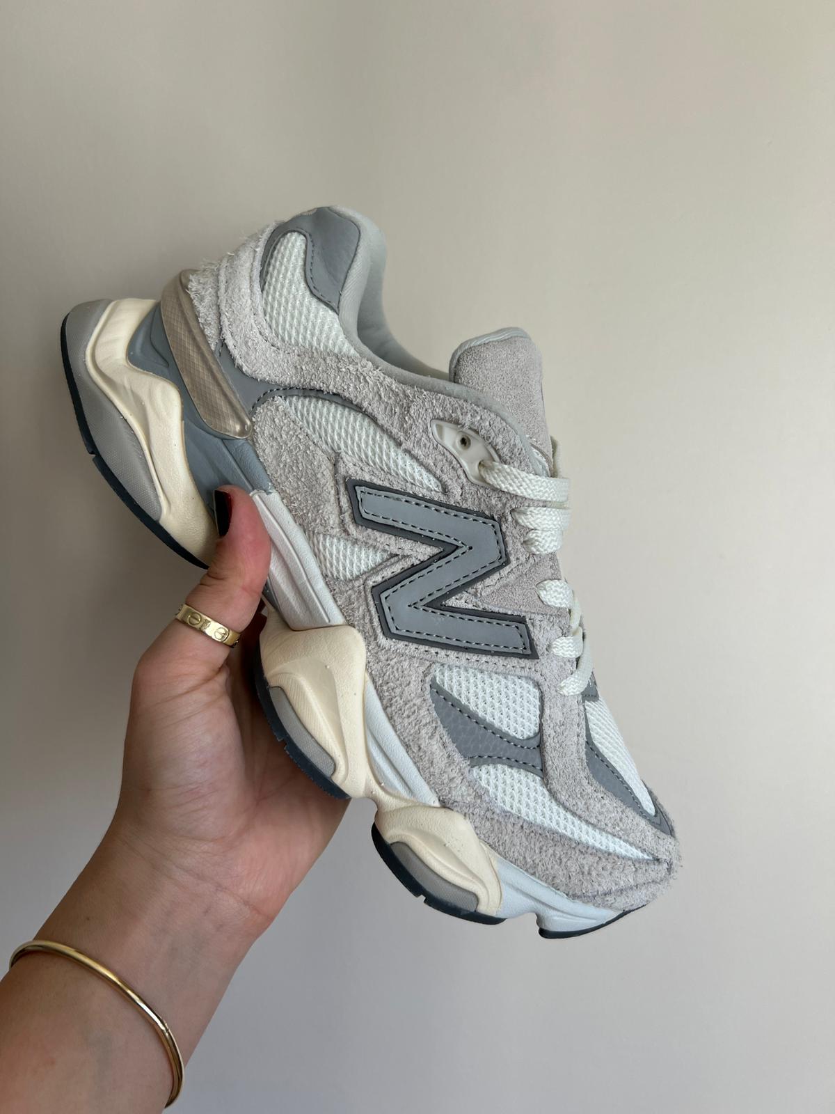 New Balance 9060 Suede ( Dar Kalıp )