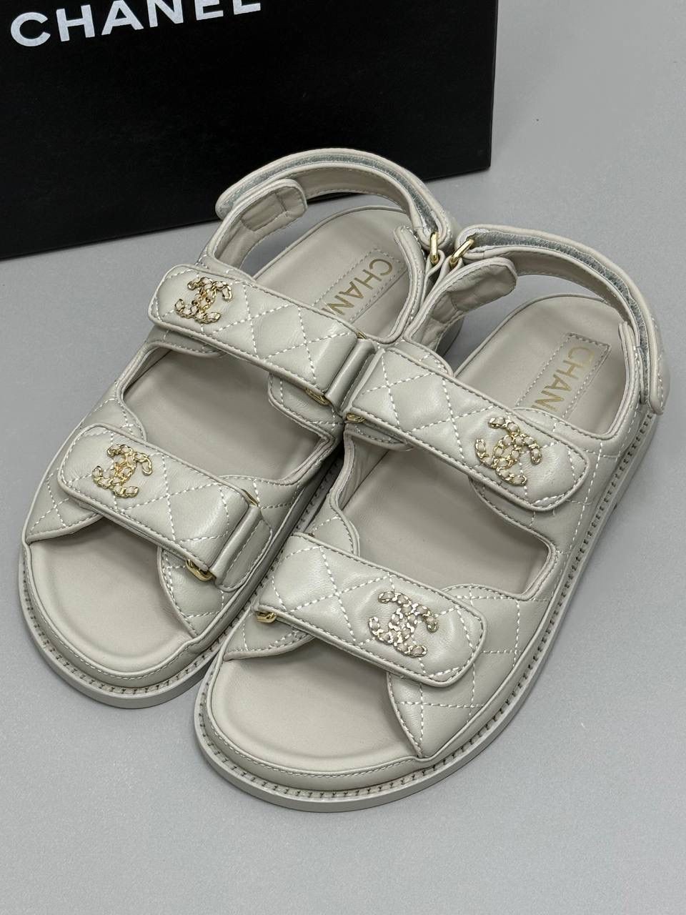 Chanel Women Krem