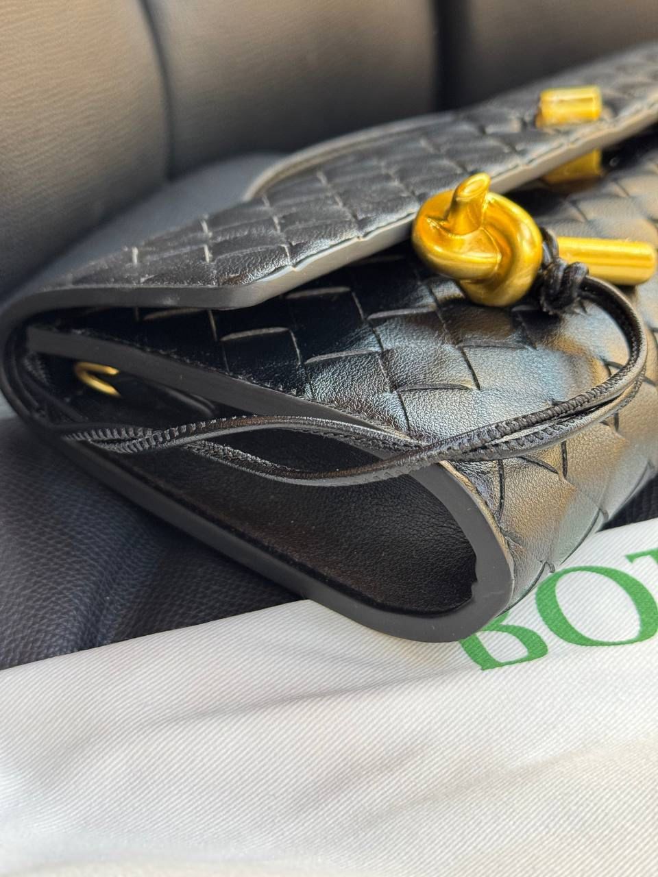 Bottega Veneta Andiamo Clutch ( Premium )