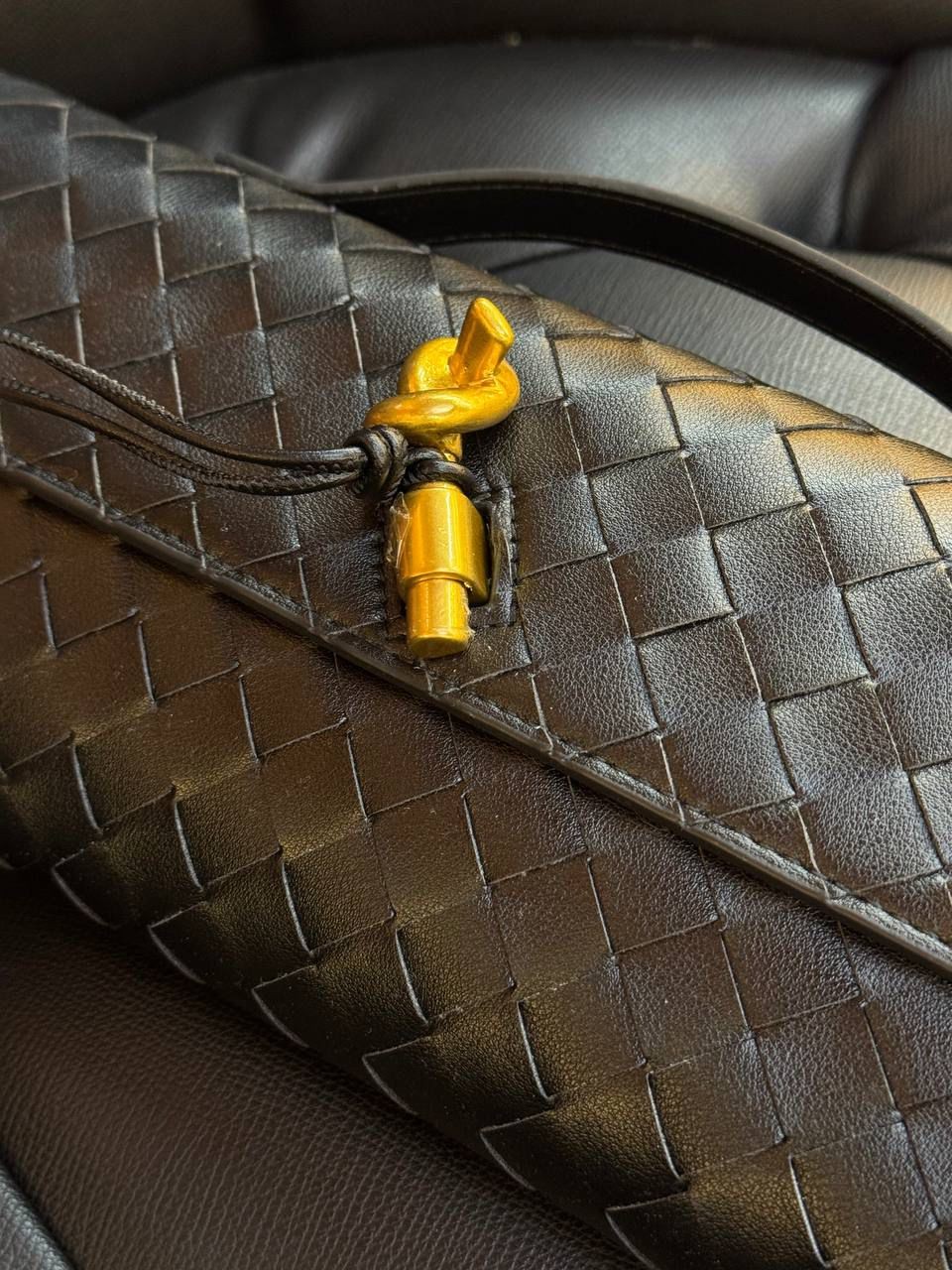 Bottega Veneta Andiamo Clutch ( Premium )
