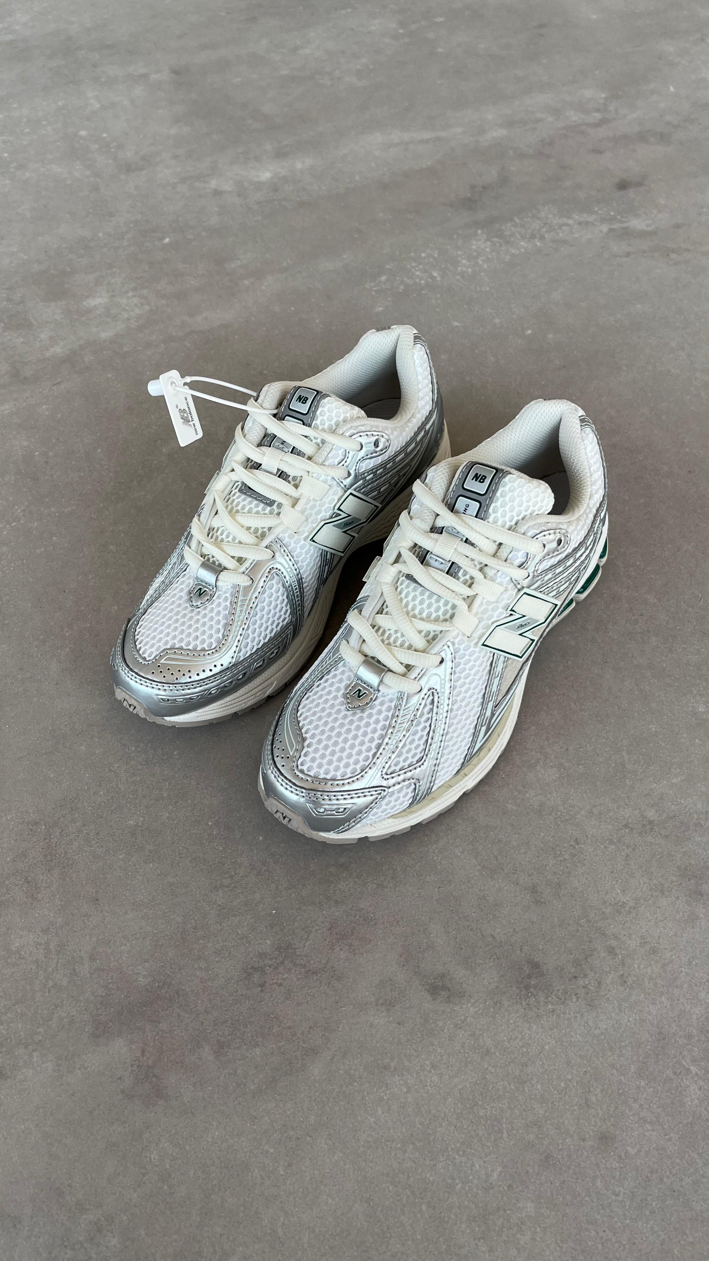 New Balance 1906R Silver