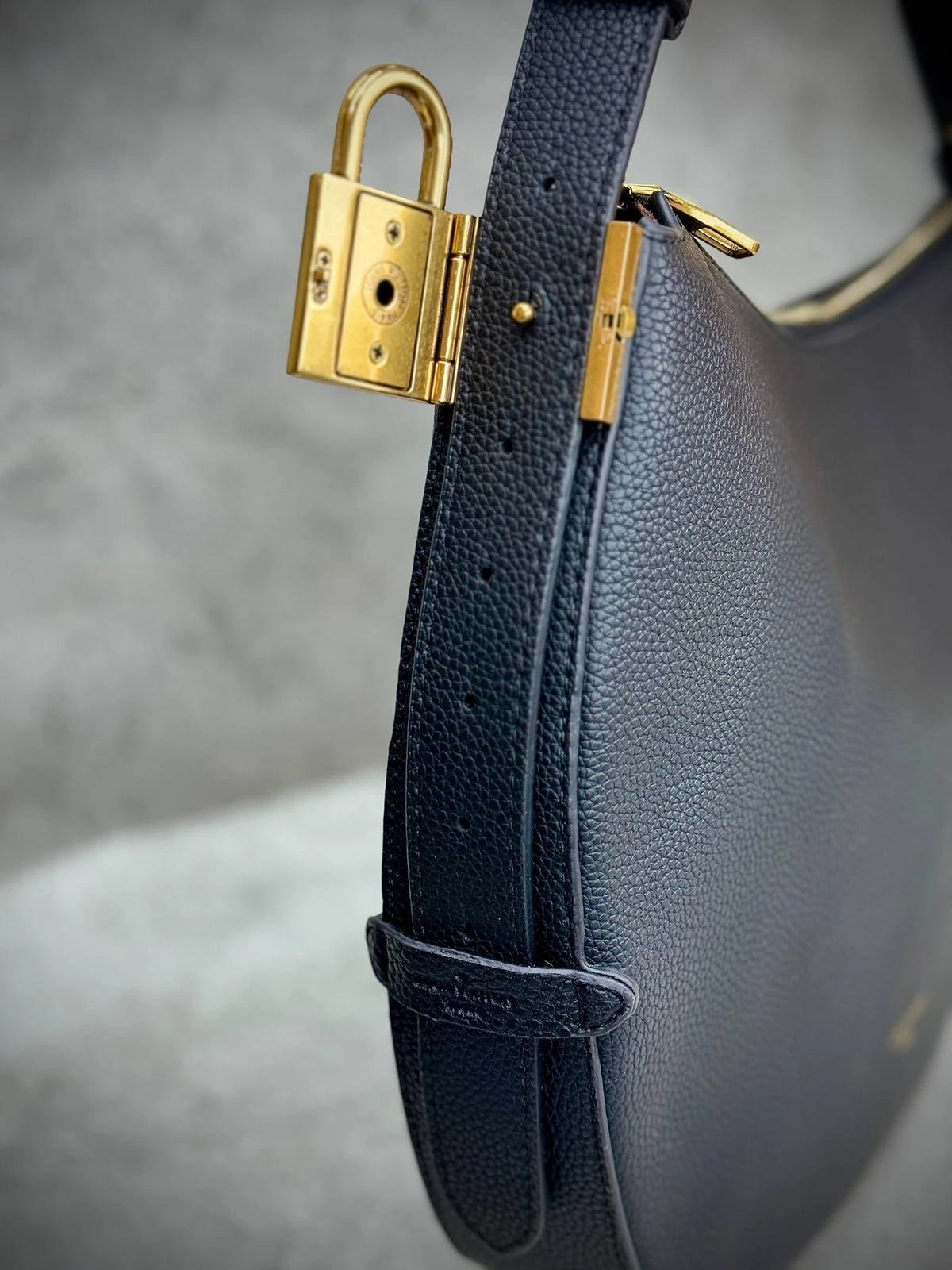 LV  Low Key Cookie MM Black