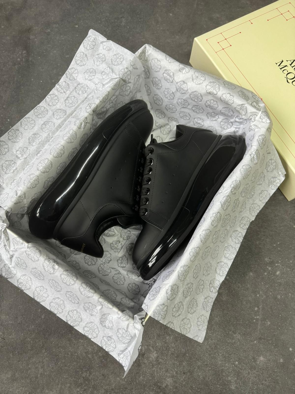 ALEXANDER MCQUEEN BLACK