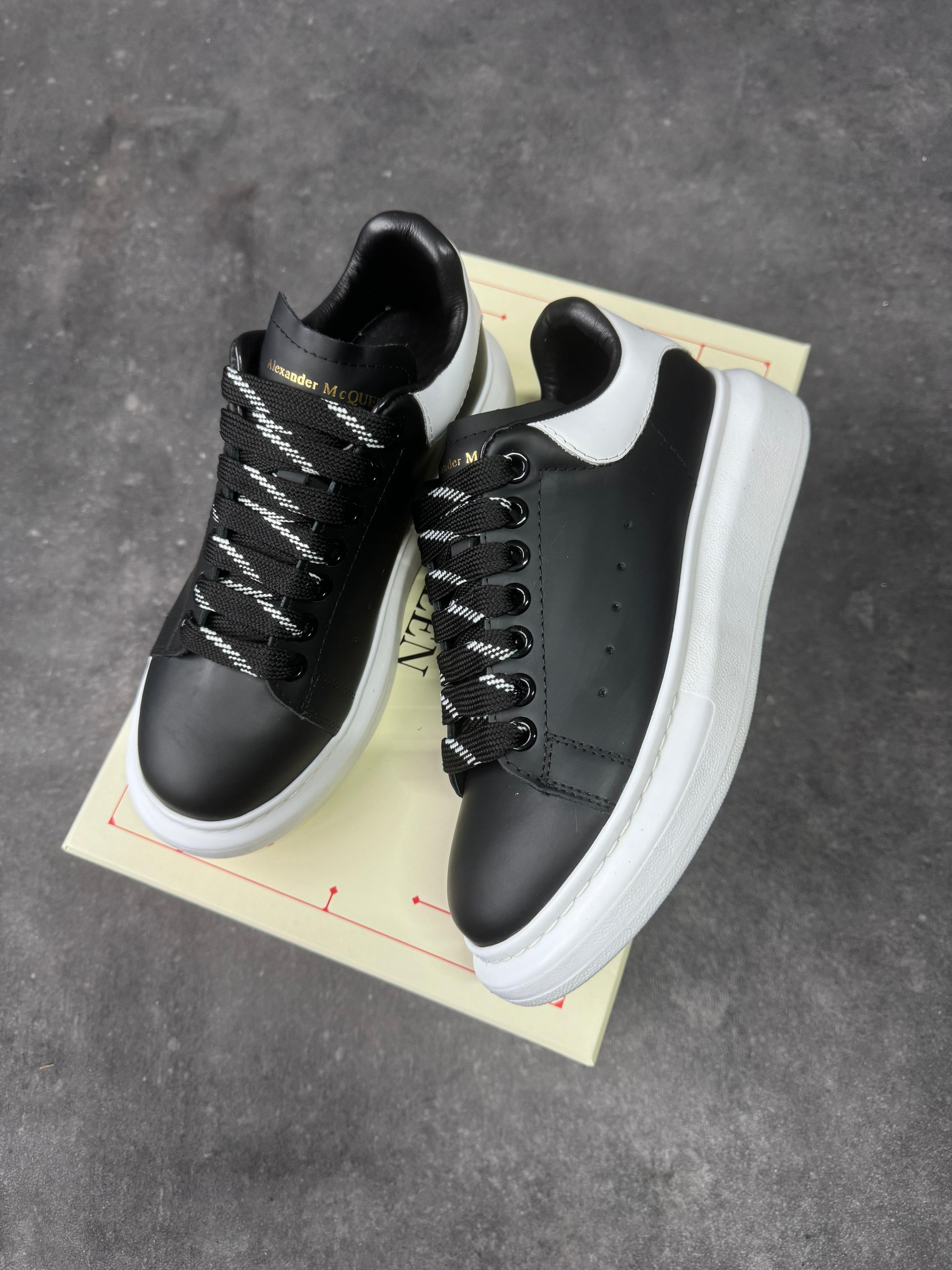 ALEXANDER MCQUEEN BLACK