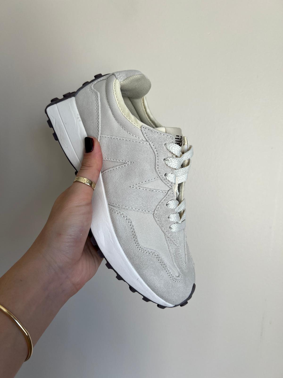 New Balance 327 Beige 